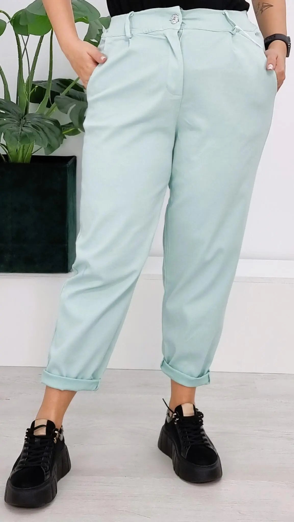 Livans – spodnie, które łączą styl i wygodę - mięta Stylowa XL