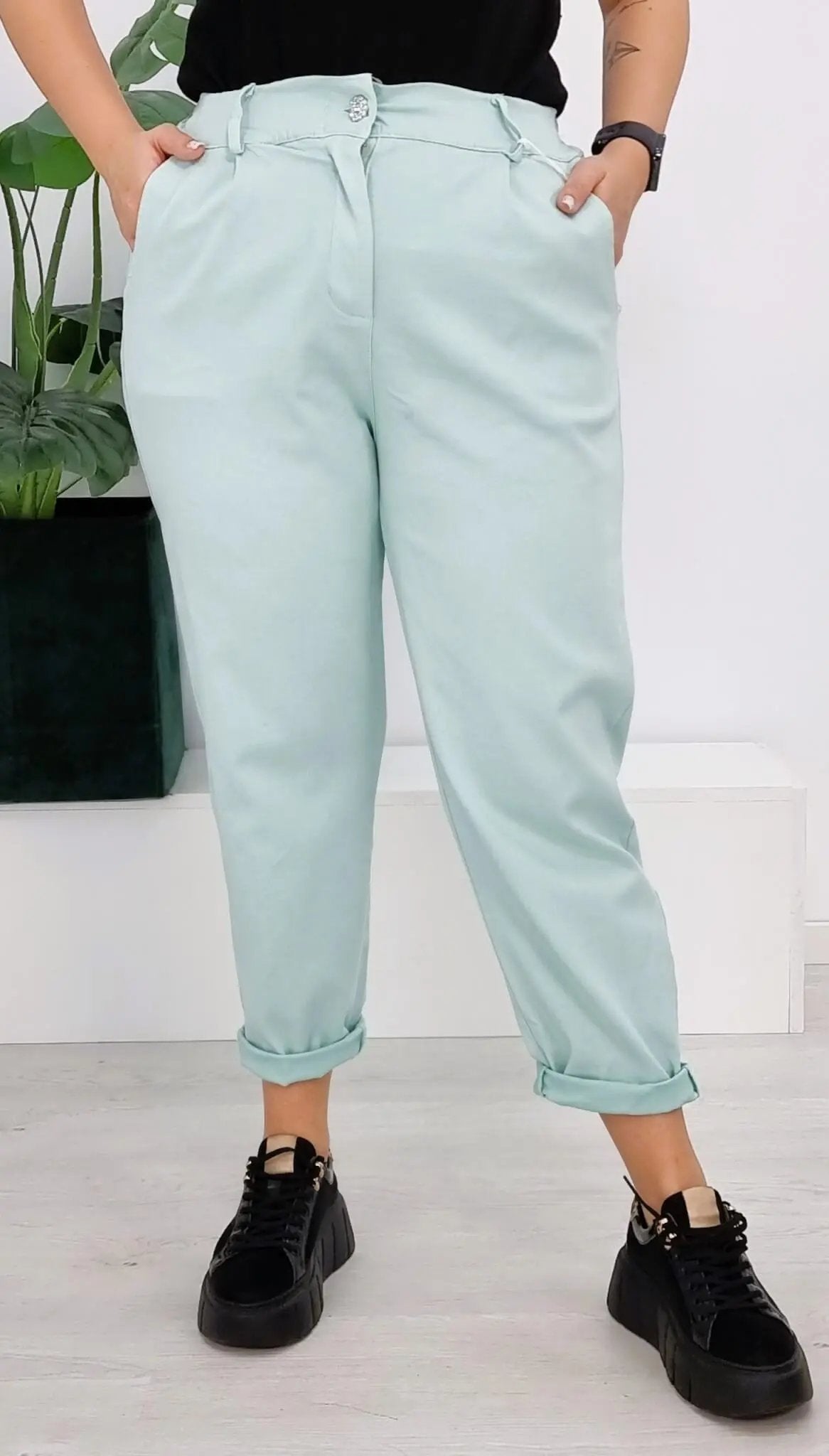 Livans – spodnie, które łączą styl i wygodę - mięta Stylowa XL