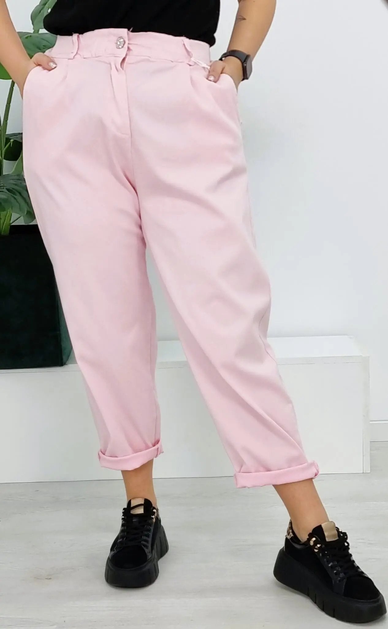 Livans – spodnie, które łączą styl i wygodę - puder róż Stylowa XL