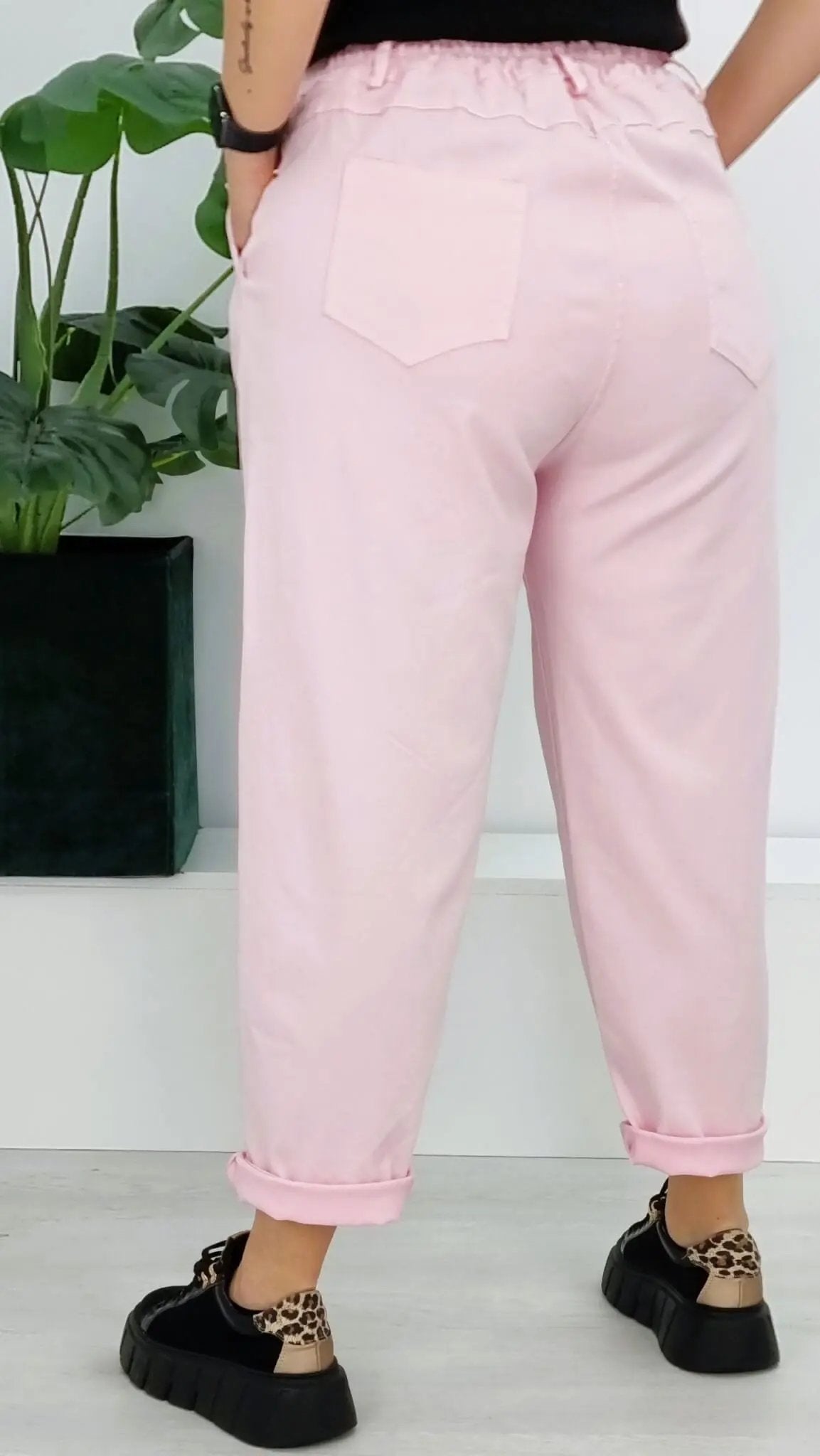 Livans – spodnie, które łączą styl i wygodę - puder róż Stylowa XL