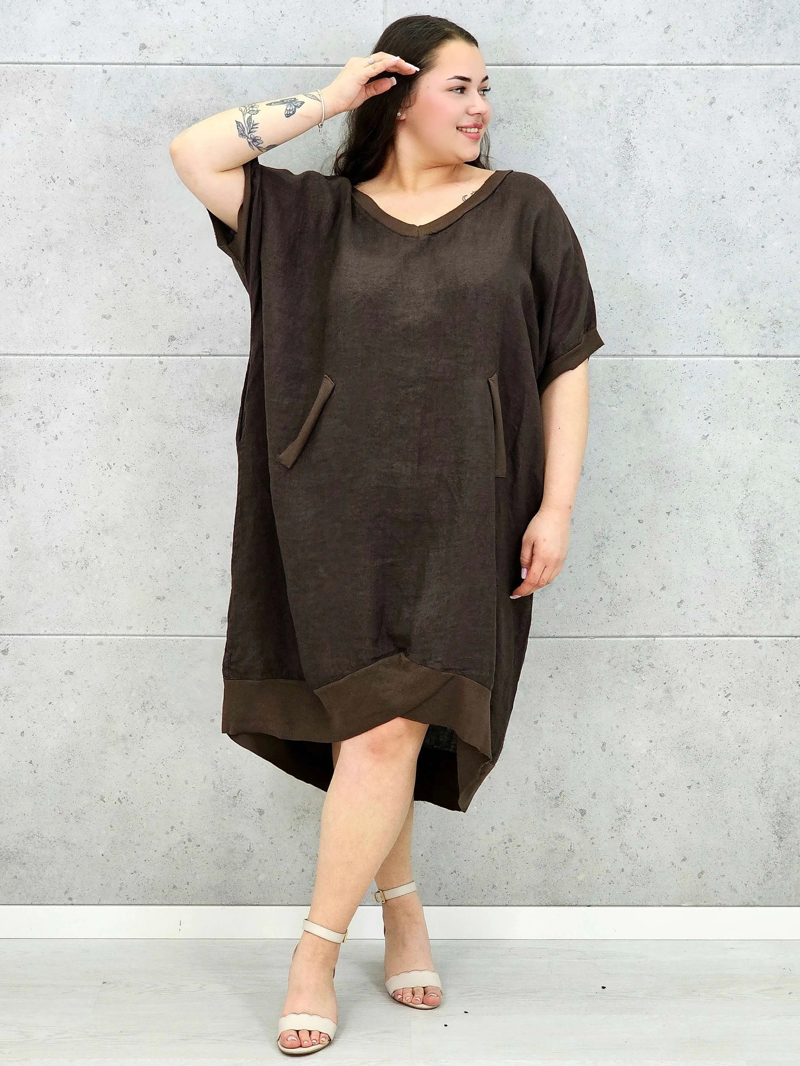 Lniana sukienka oversize midi z dekoltem V i kieszeniami Stylowa XL