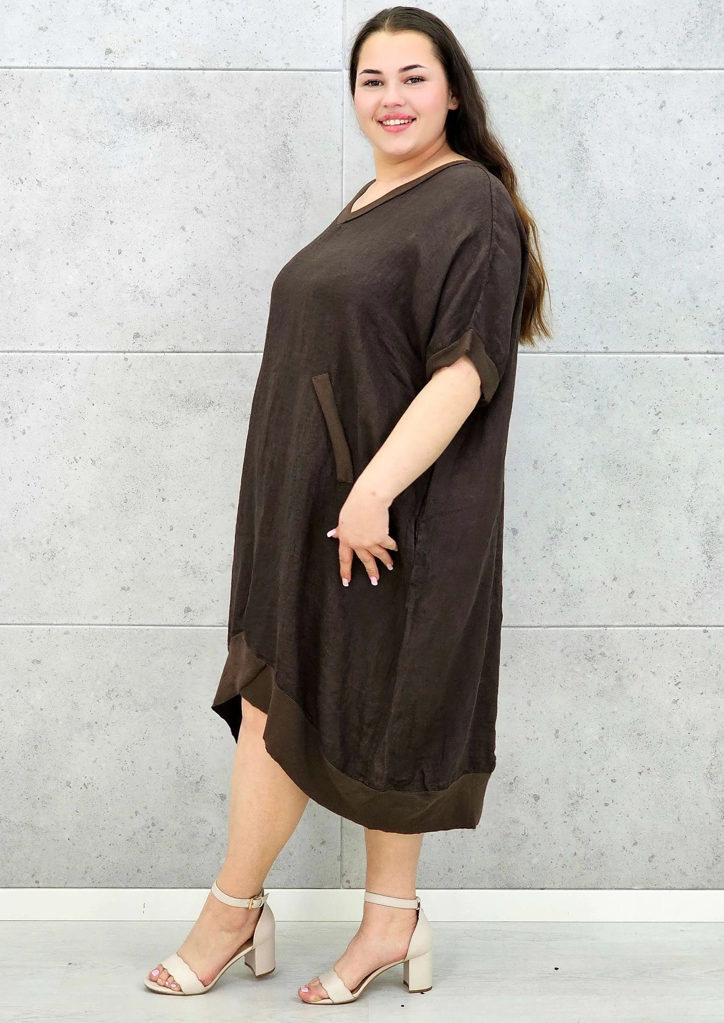 Lniana sukienka oversize midi z dekoltem V i kieszeniami Stylowa XL