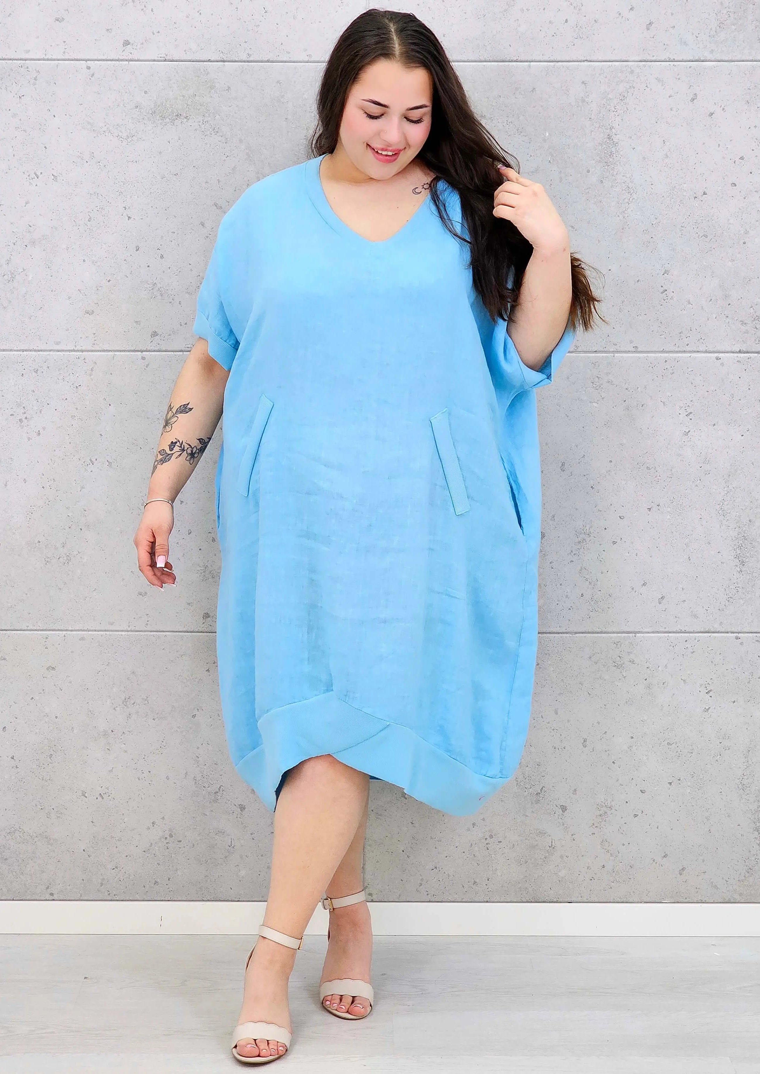 Lniana sukienka oversize midi z dekoltem V i kieszeniami Stylowa XL