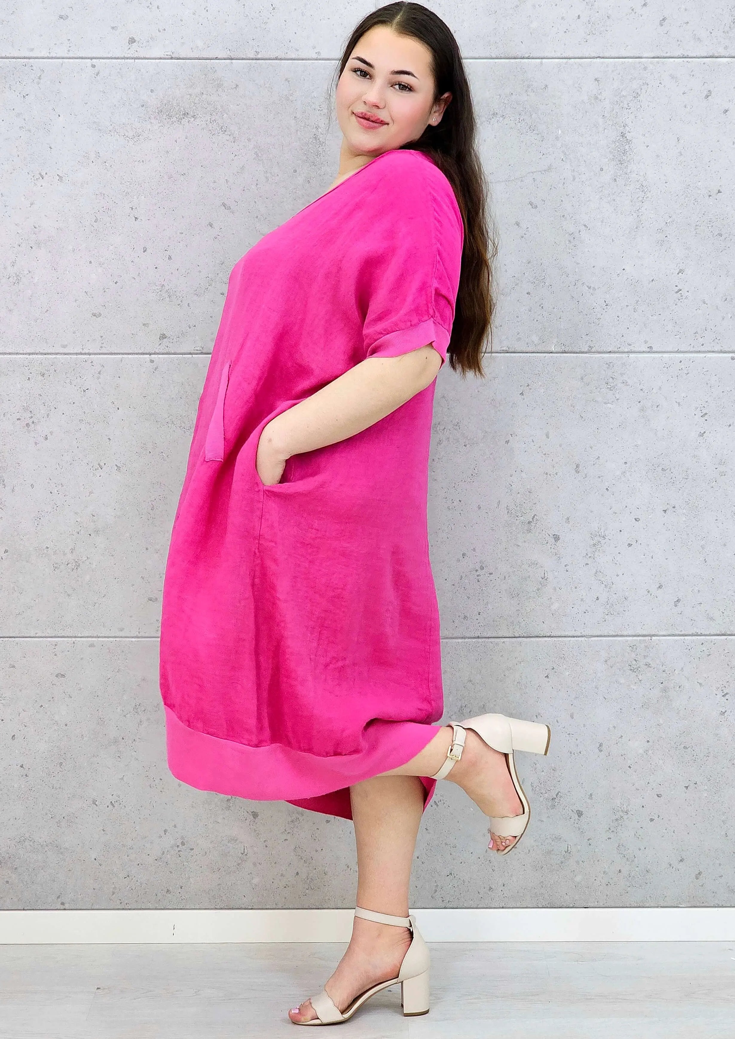 Lniana sukienka oversize midi z dekoltem V i kieszeniami Stylowa XL