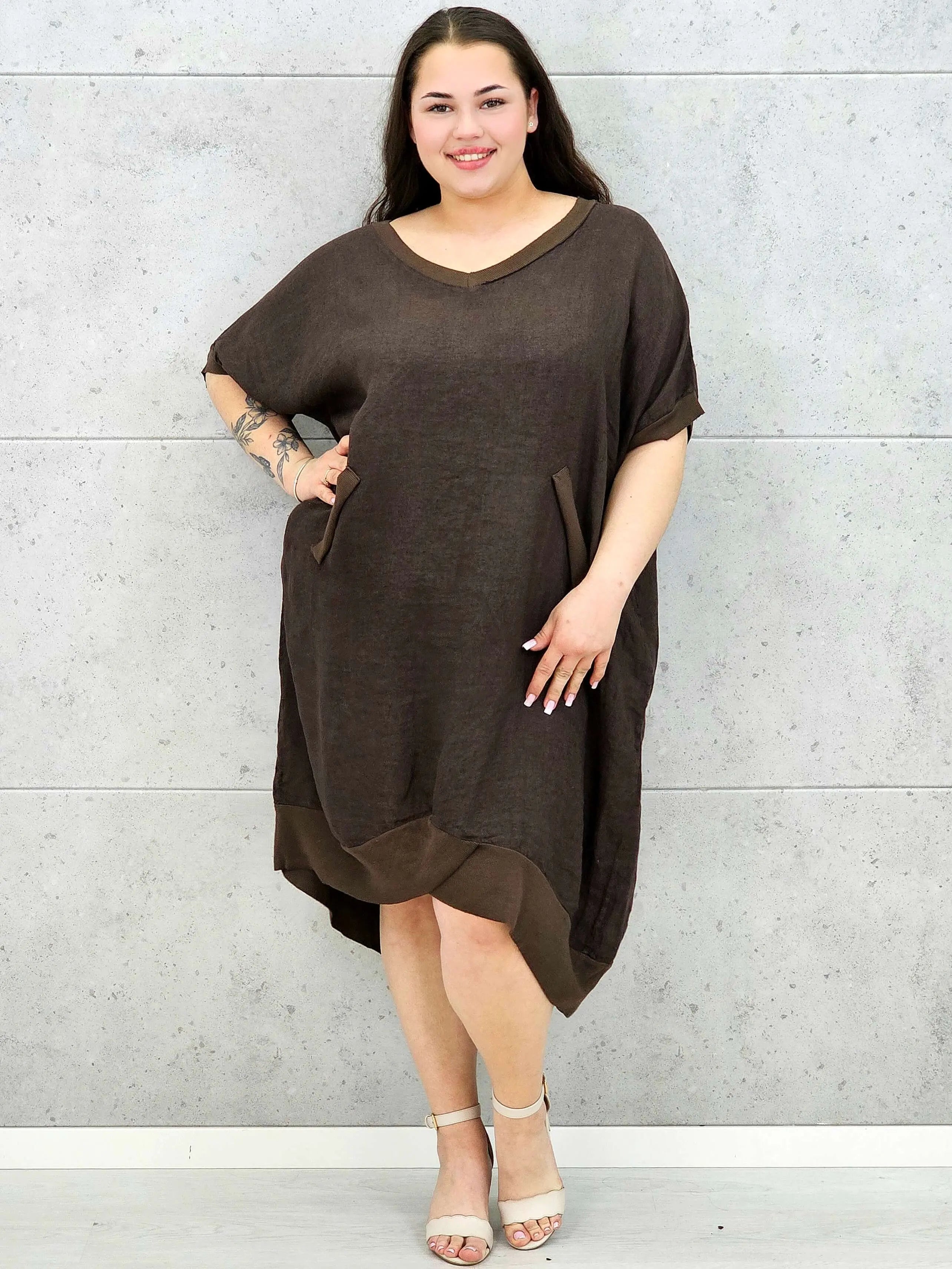 Lniana sukienka oversize midi z dekoltem V i kieszeniami Stylowa XL