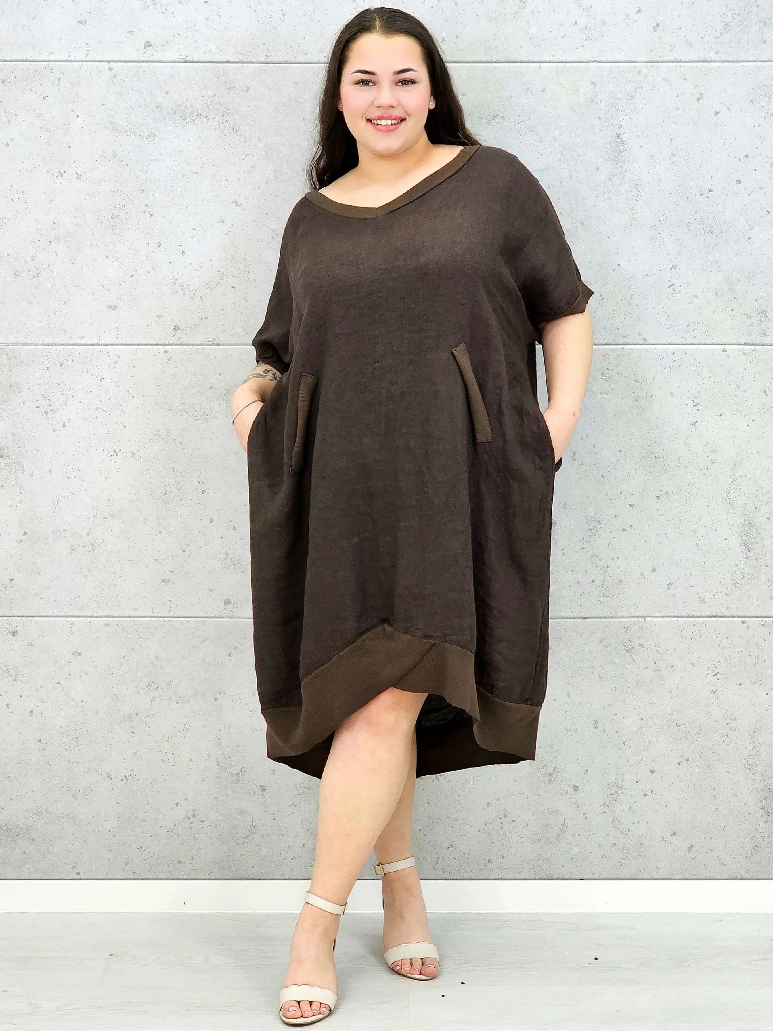 Lniana sukienka oversize midi z dekoltem V i kieszeniami Stylowa XL