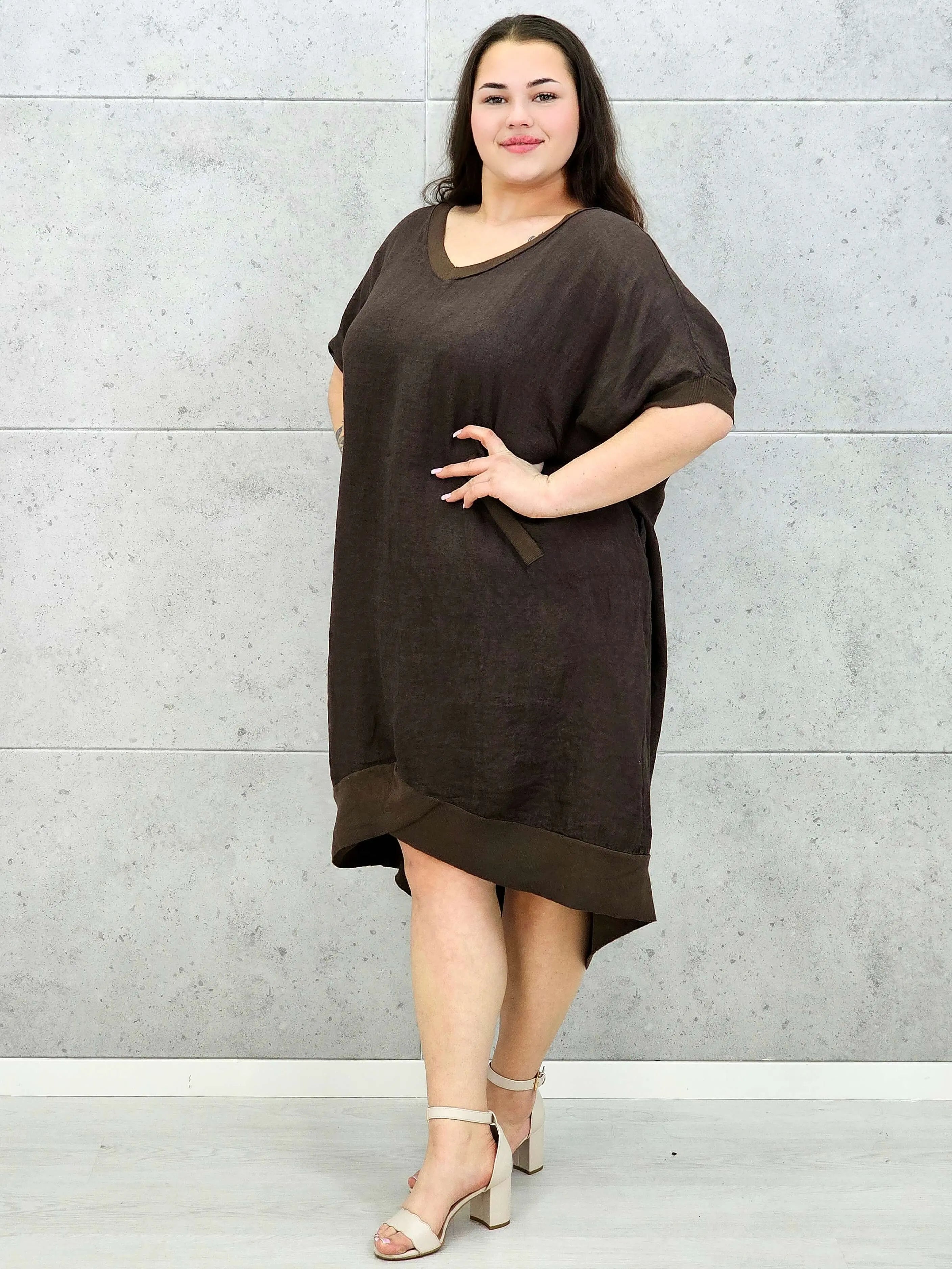 Lniana sukienka oversize midi z dekoltem V i kieszeniami Stylowa XL