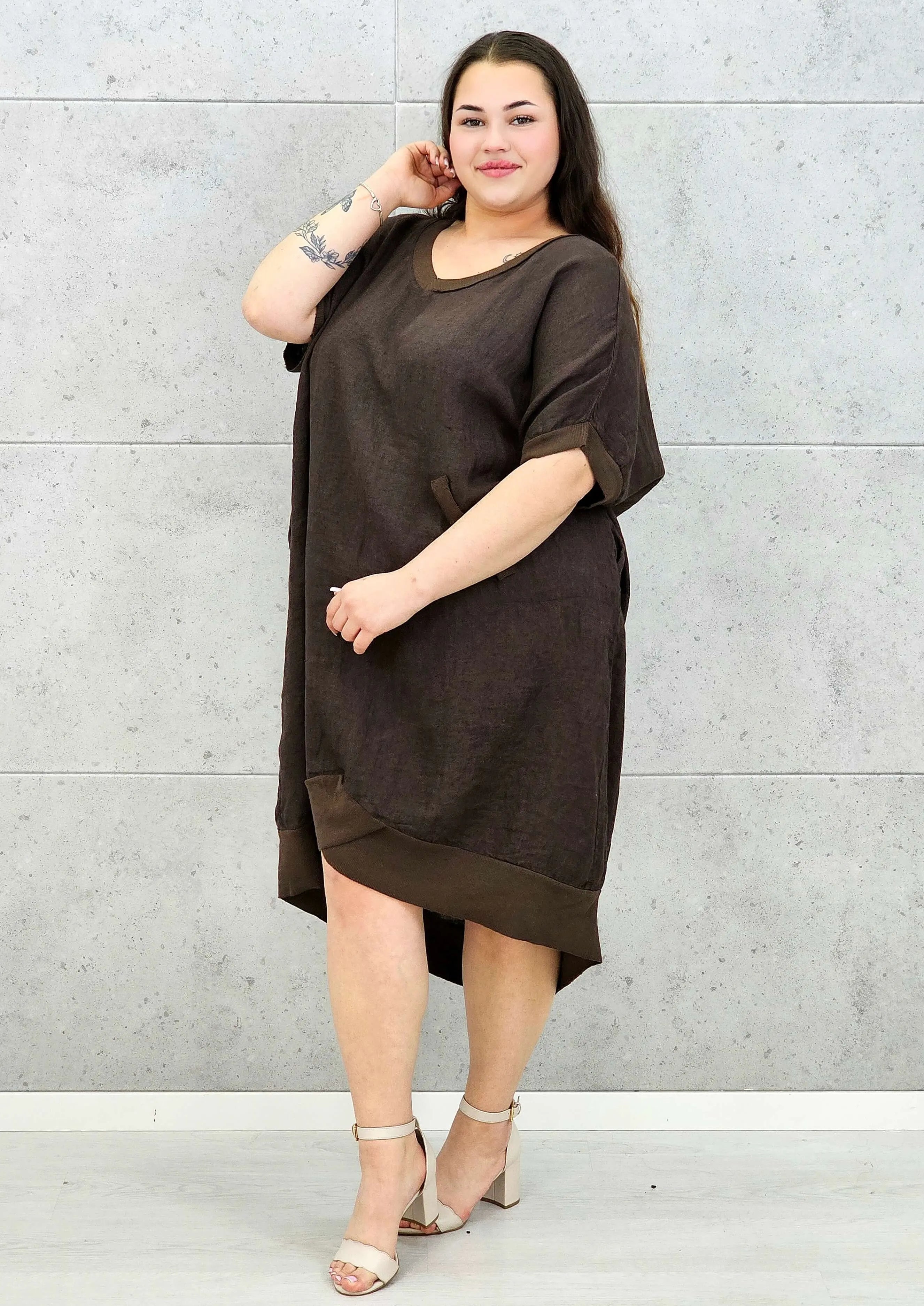 Lniana sukienka oversize midi z dekoltem V i kieszeniami Stylowa XL