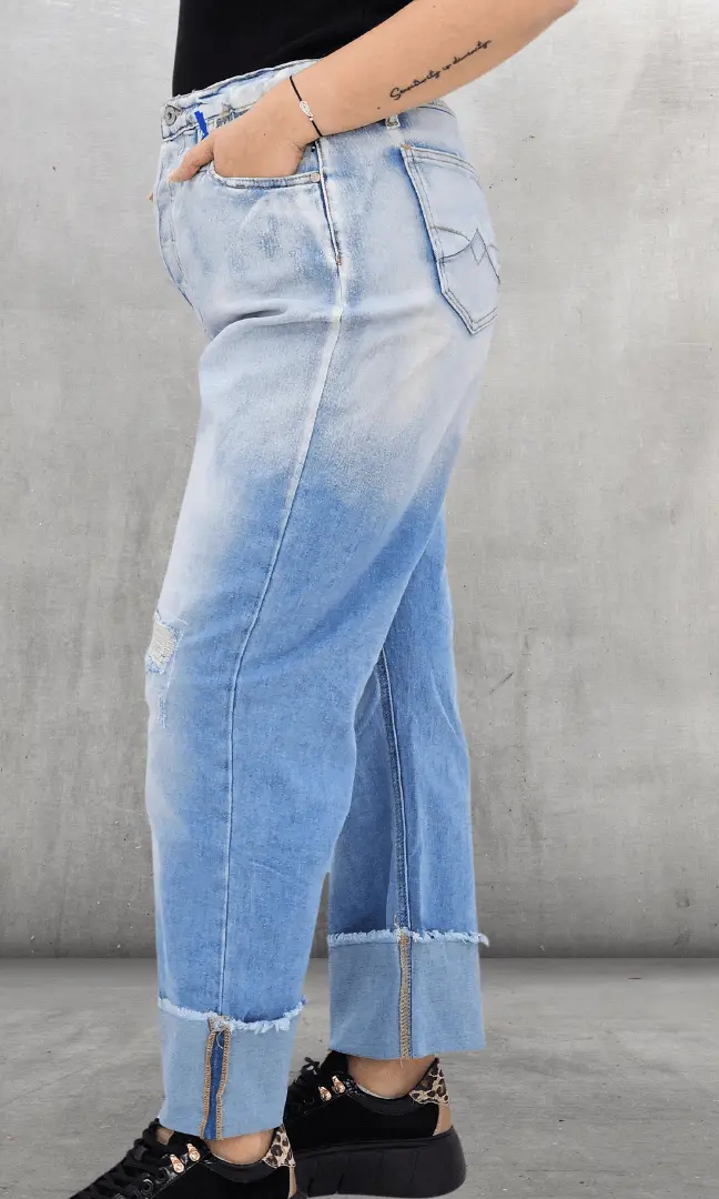 Luźne jeansy z szerokimi mankietami Stylowa XL