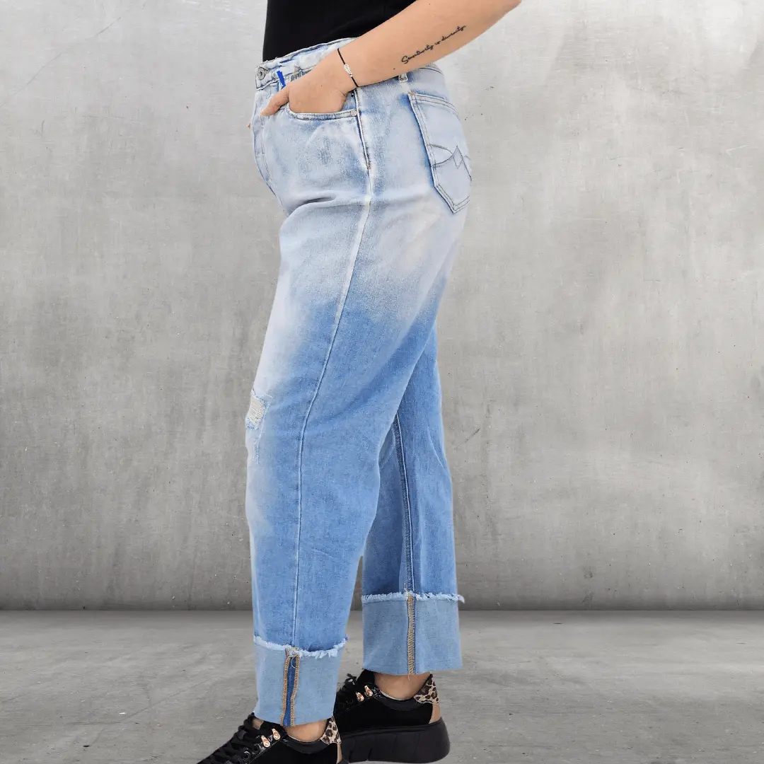 Luźne jeansy z szerokimi mankietami Stylowa XL