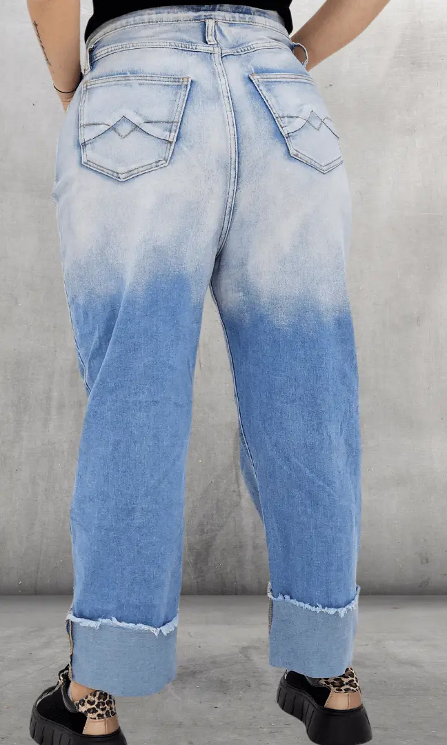 Luźne jeansy z szerokimi mankietami Stylowa XL