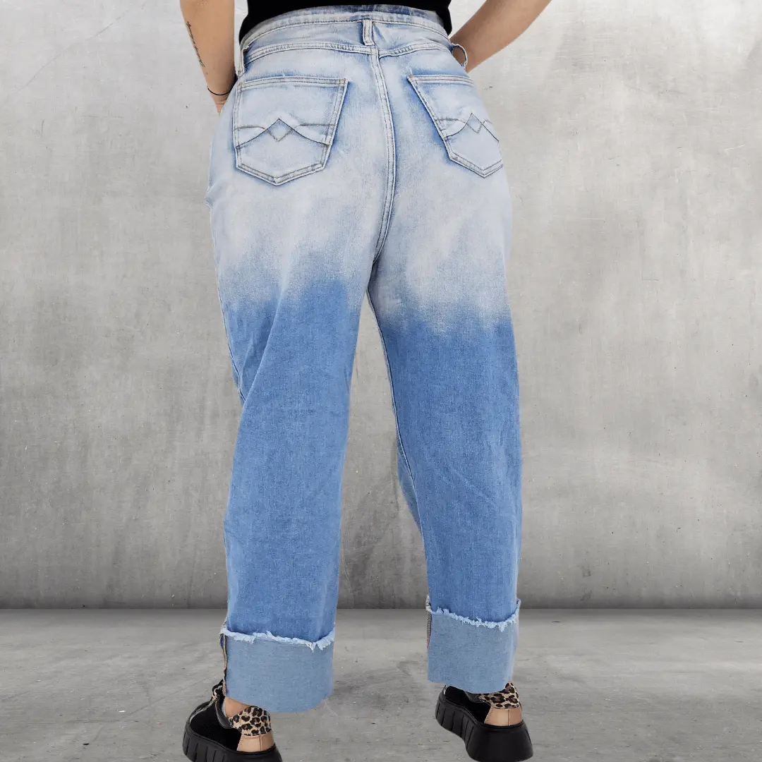 Luźne jeansy z szerokimi mankietami Stylowa XL