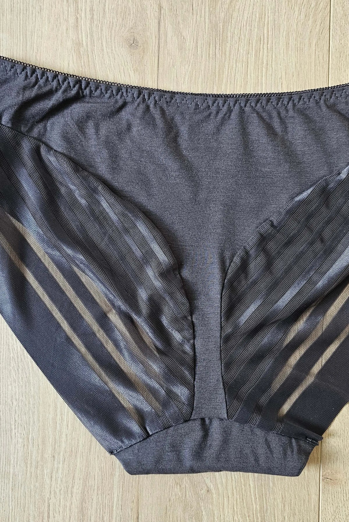 Majtki damskie plus size z transparentnymi wstawkami Stylowa XL