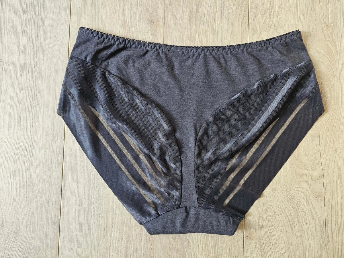 Majtki damskie plus size z transparentnymi wstawkami Stylowa XL
