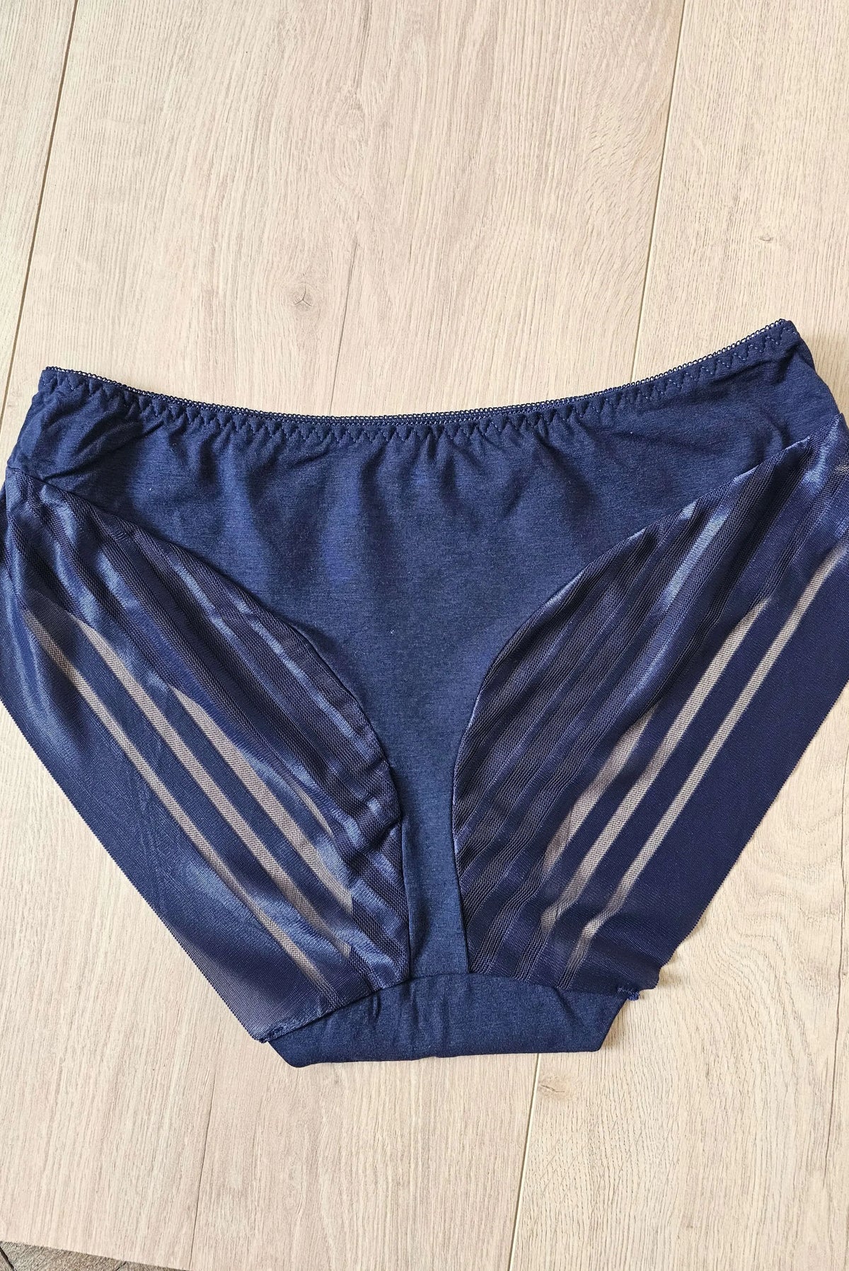 Majtki damskie plus size z transparentnymi wstawkami Stylowa XL