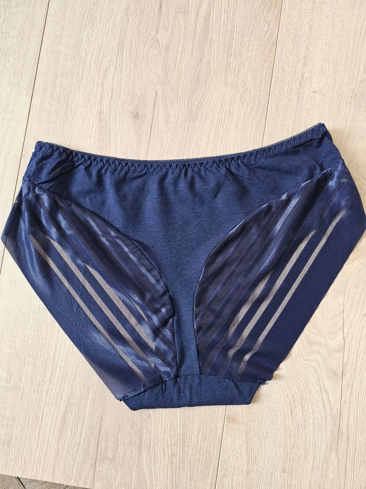 Majtki damskie plus size z transparentnymi wstawkami Stylowa XL