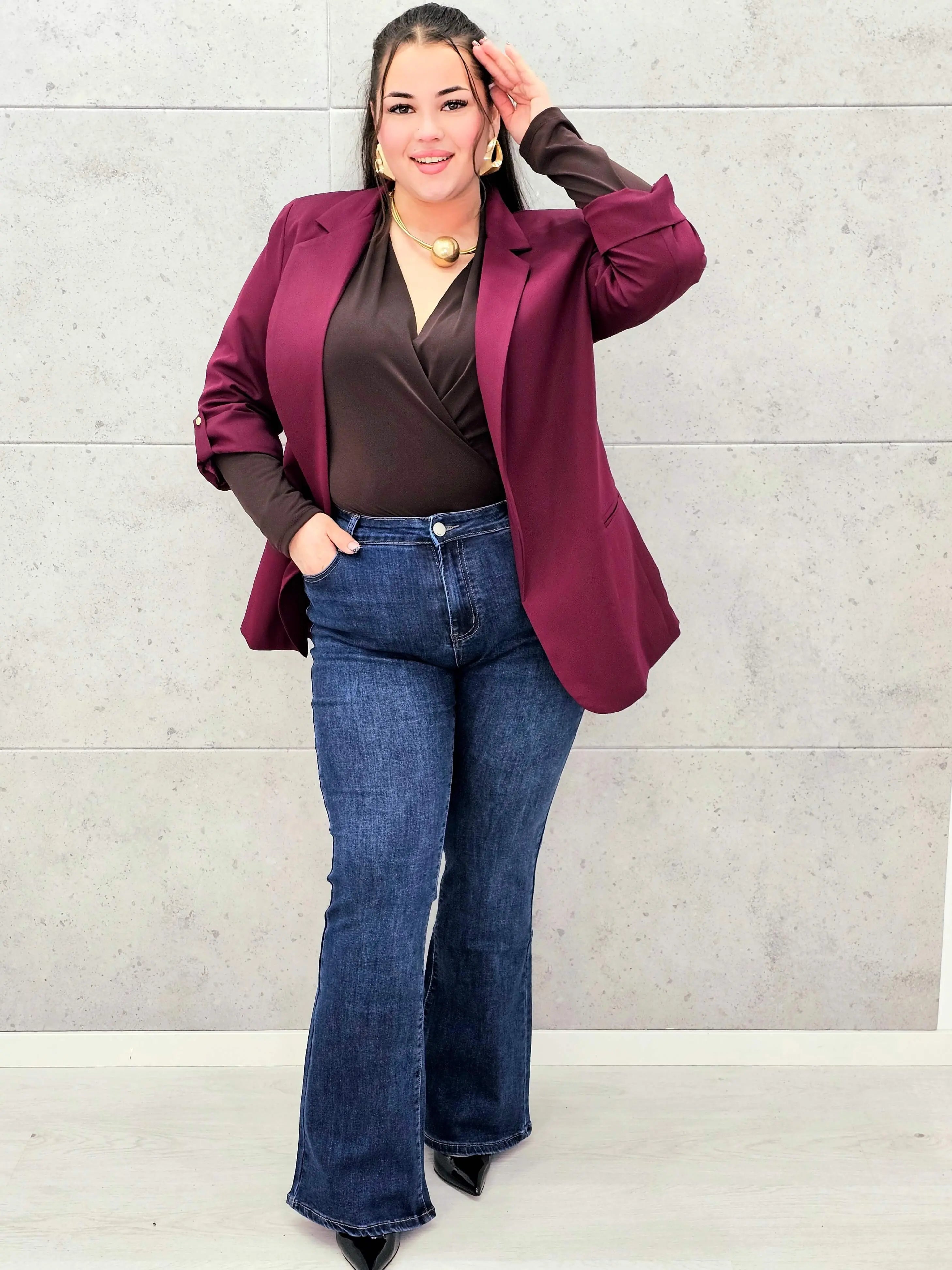 Marynarka plus size – elegancja, która pasuje do każdej stylizacji. Stylowa XL