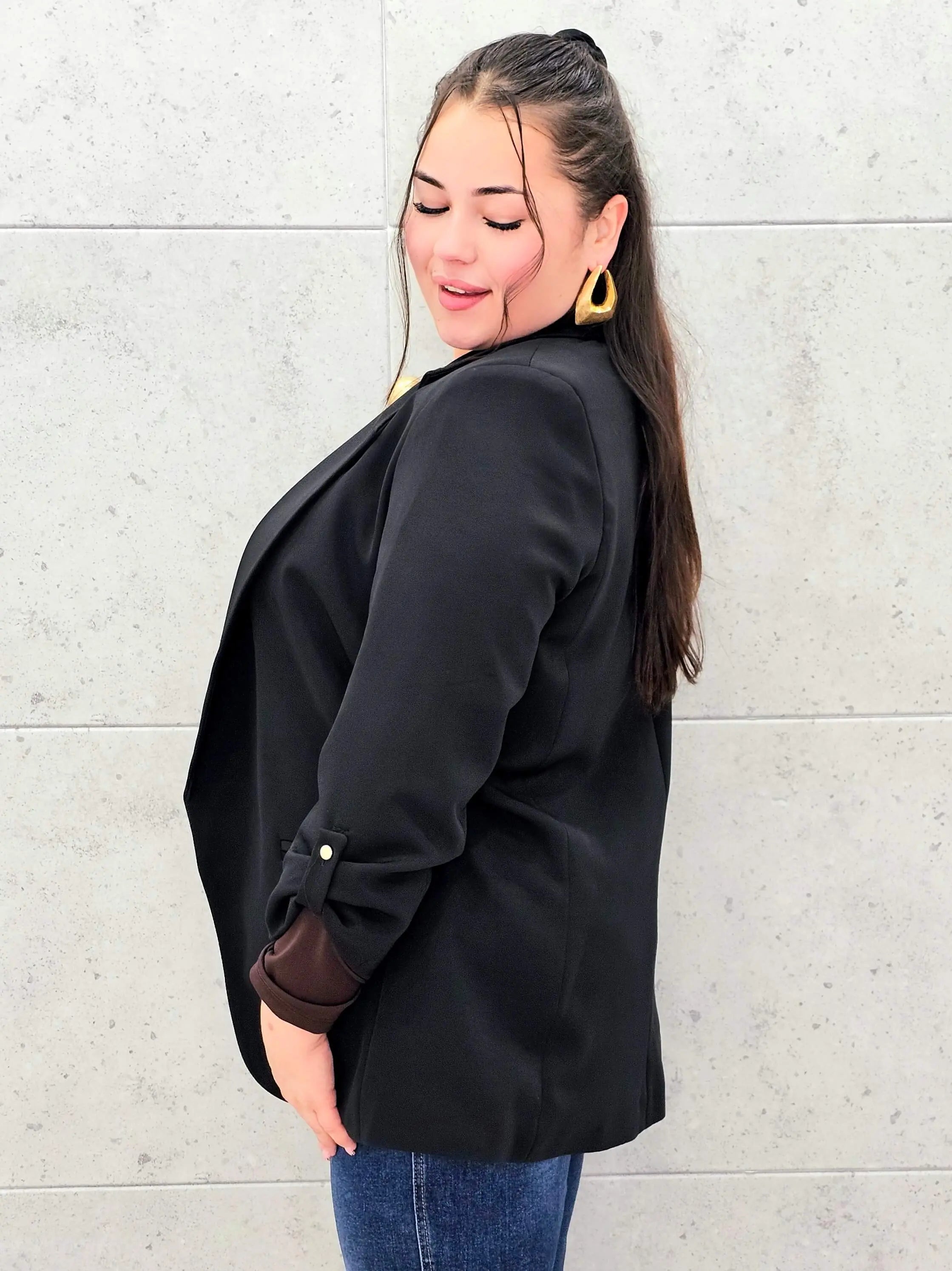 Marynarka plus size – elegancja, która pasuje do każdej stylizacji. Stylowa XL