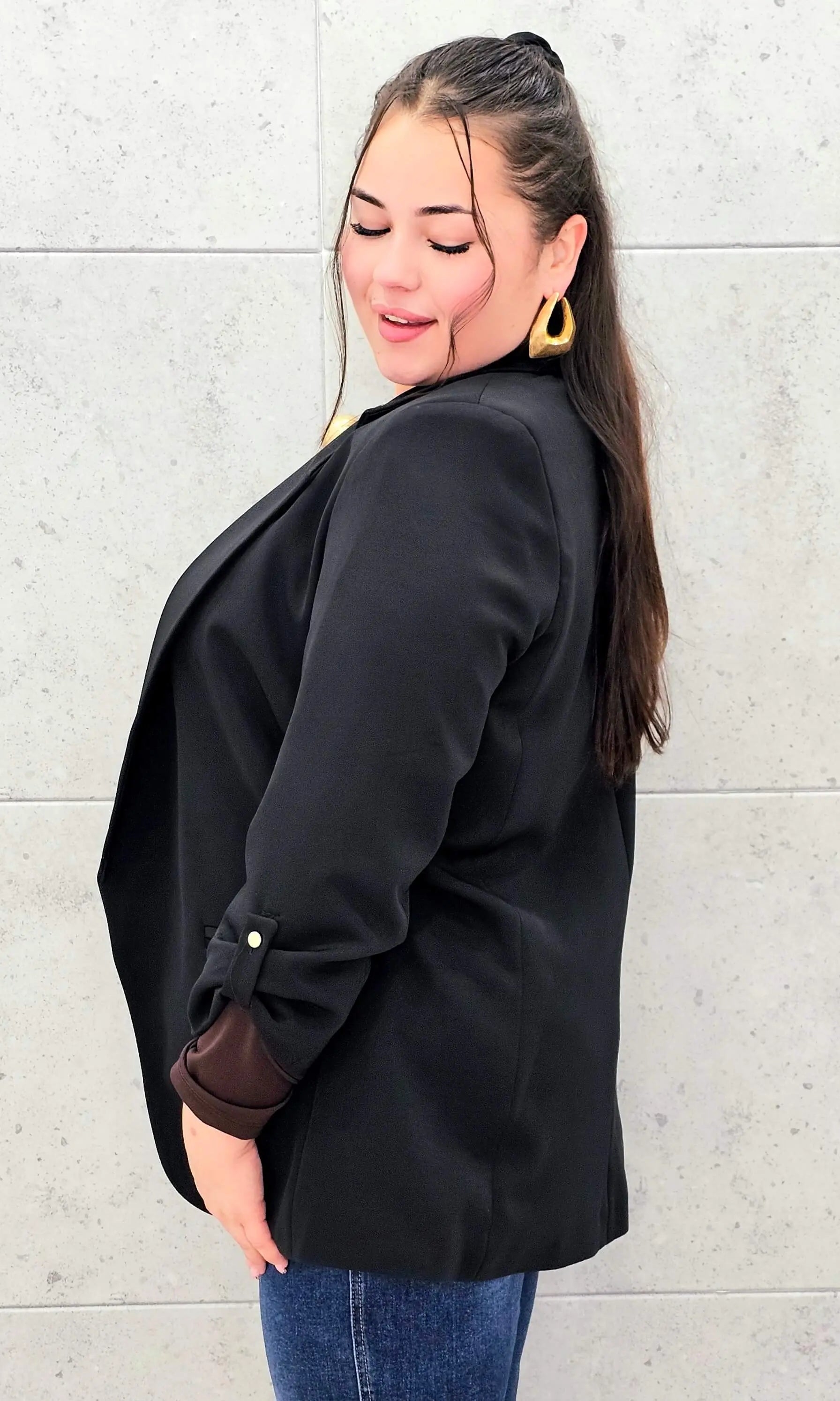 Marynarka plus size – elegancja, która pasuje do każdej stylizacji. Stylowa XL
