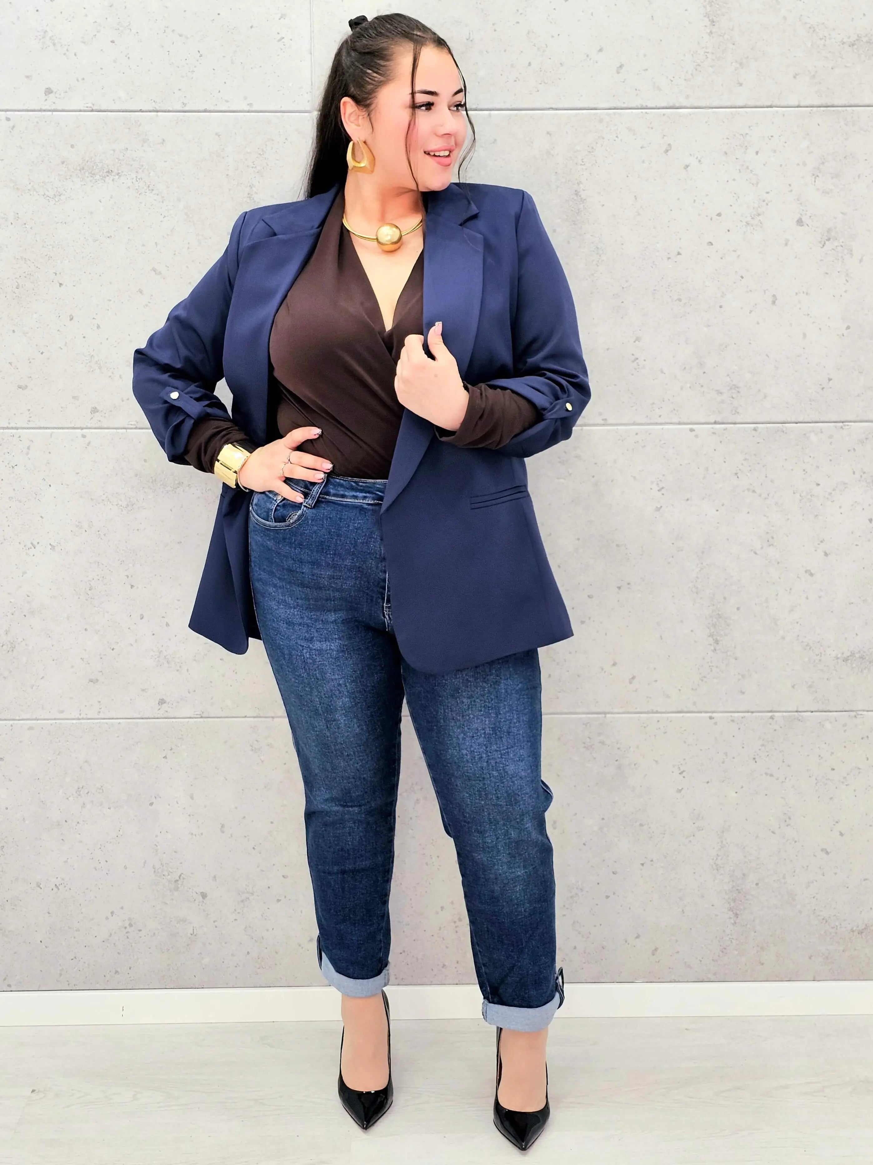 Marynarka plus size – elegancja, która pasuje do każdej stylizacji. Stylowa XL