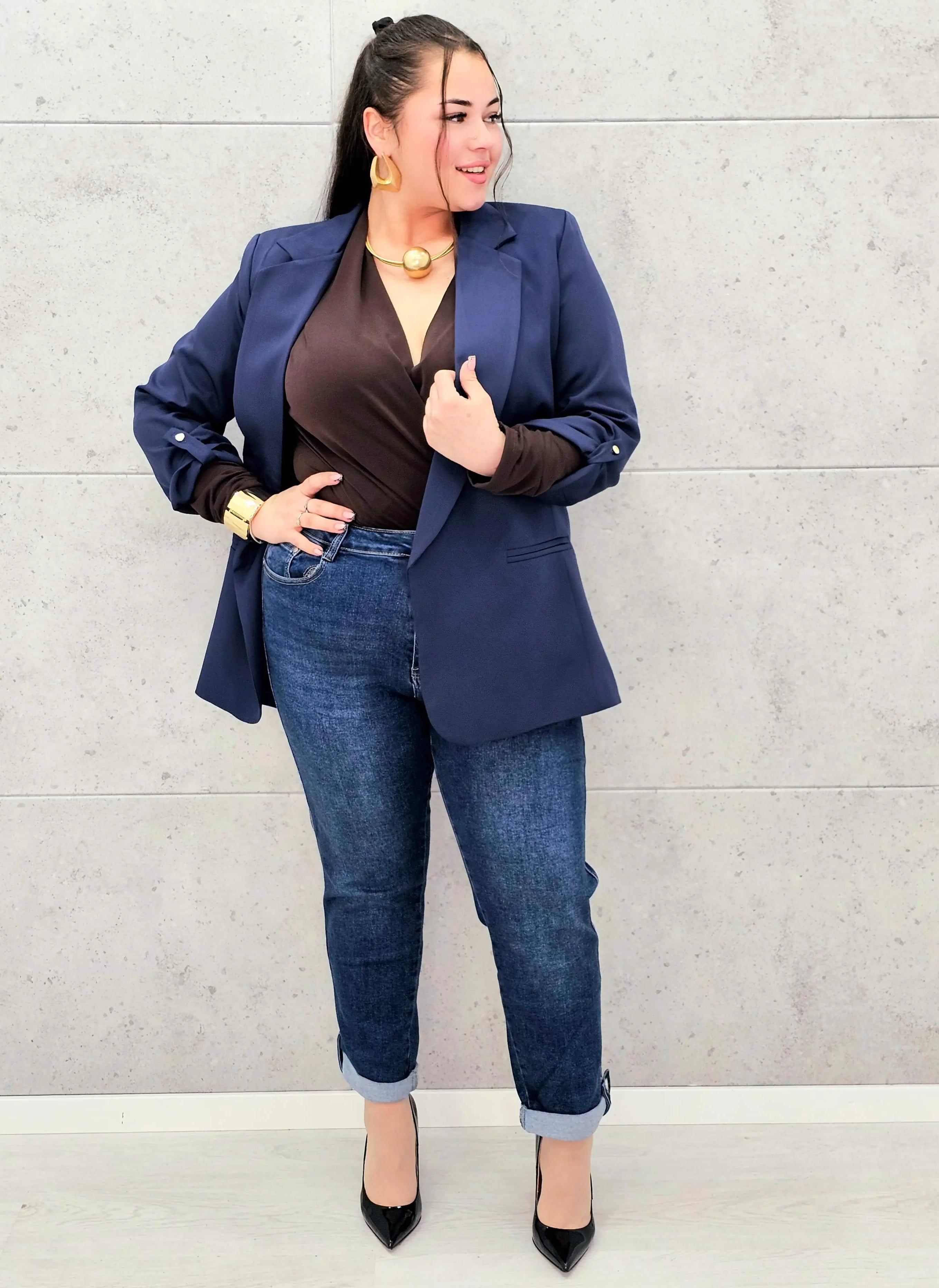 Marynarka plus size – elegancja, która pasuje do każdej stylizacji. Stylowa XL