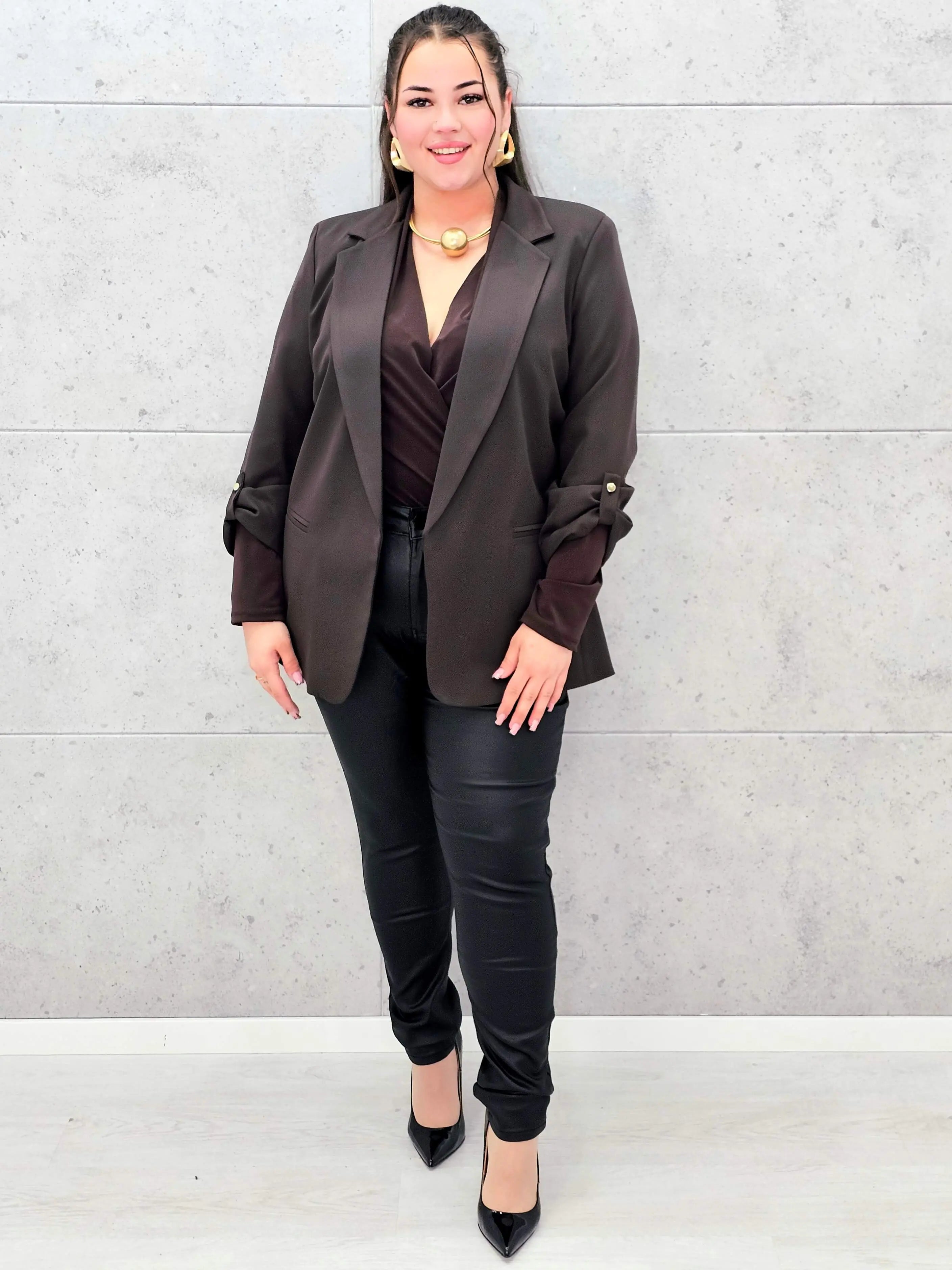 Marynarka plus size – elegancja, która pasuje do każdej stylizacji. Stylowa XL