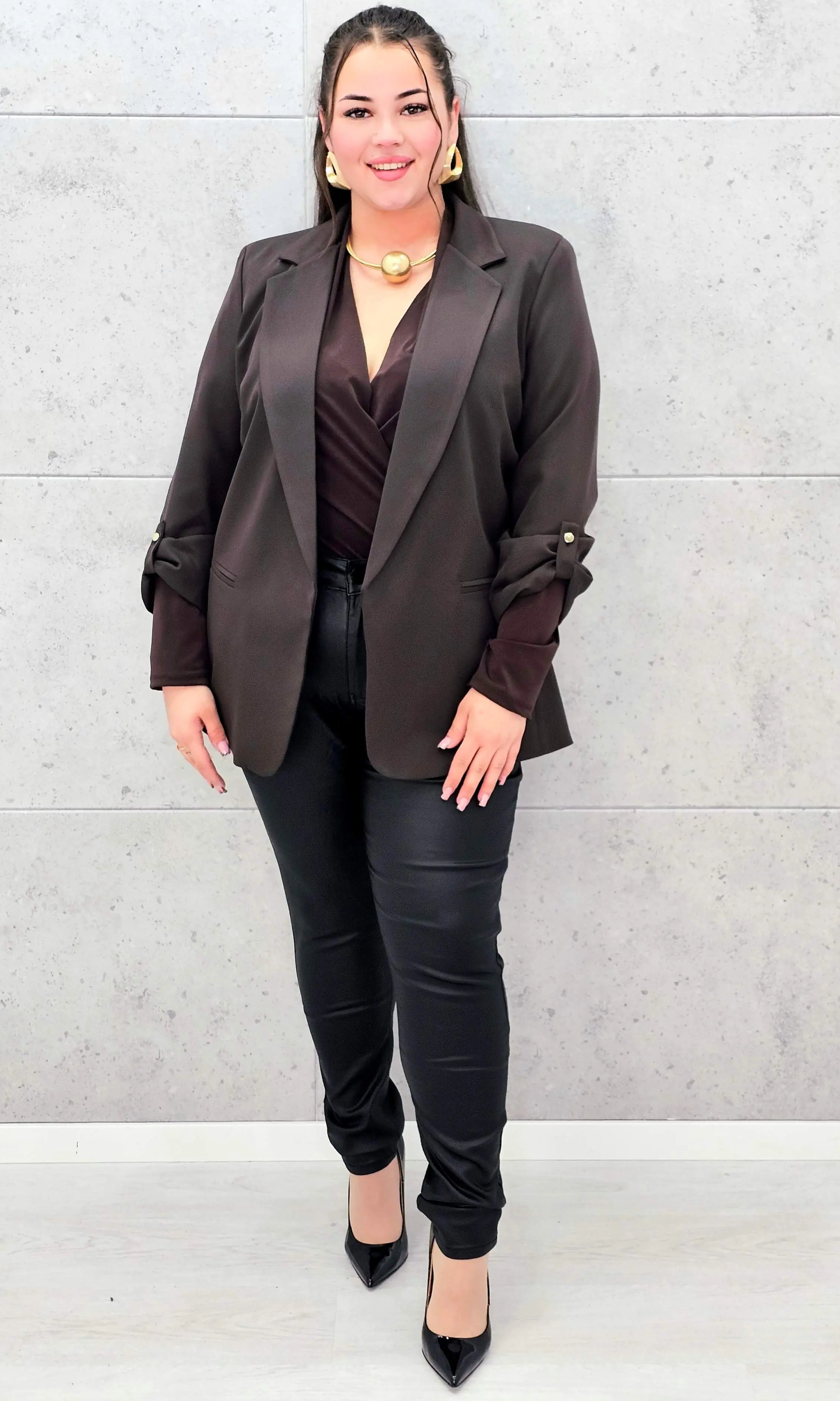 Marynarka plus size – elegancja, która pasuje do każdej stylizacji. Stylowa XL