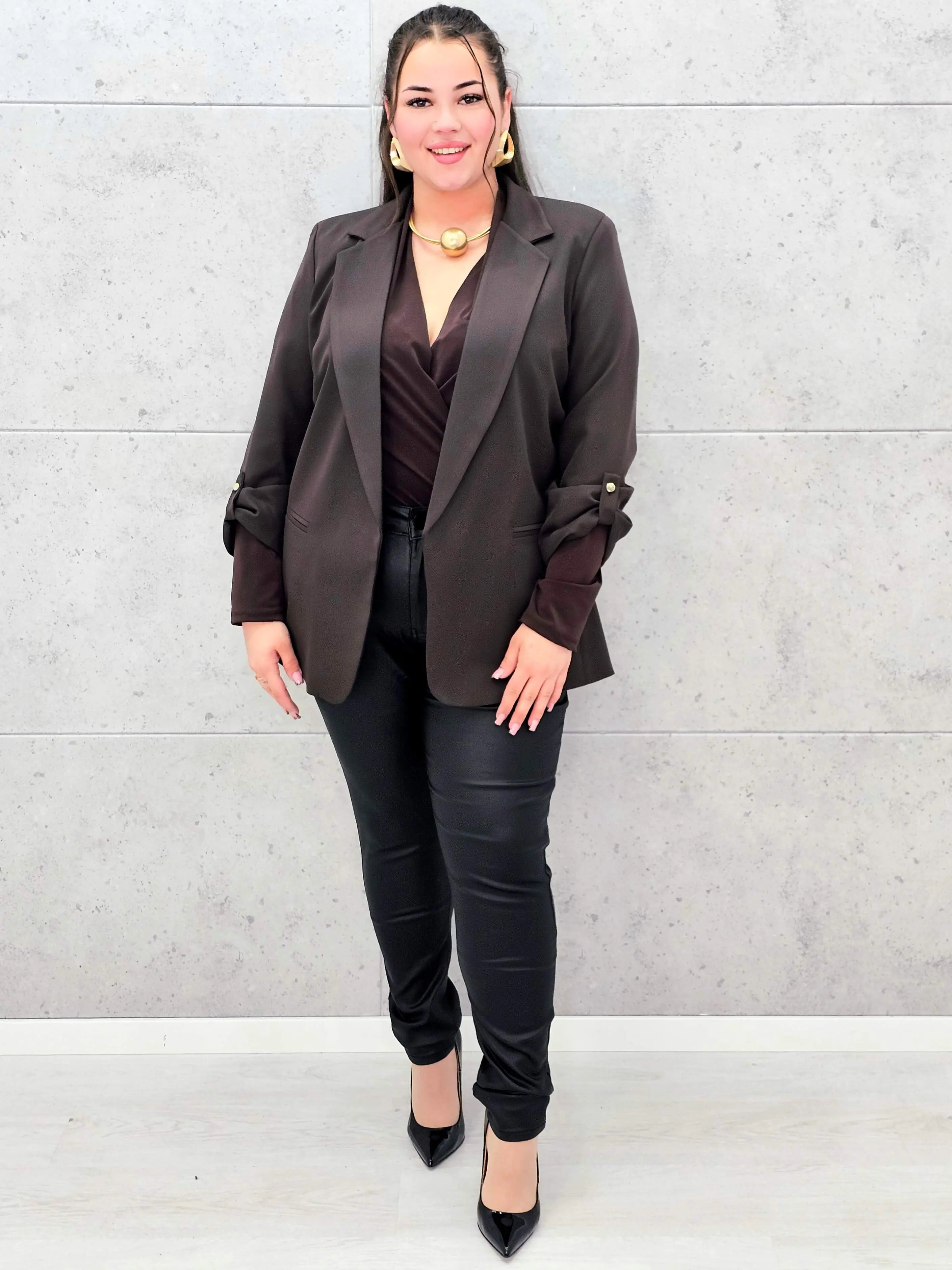 Marynarka plus size – elegancja, która pasuje do każdej stylizacji. Stylowa XL