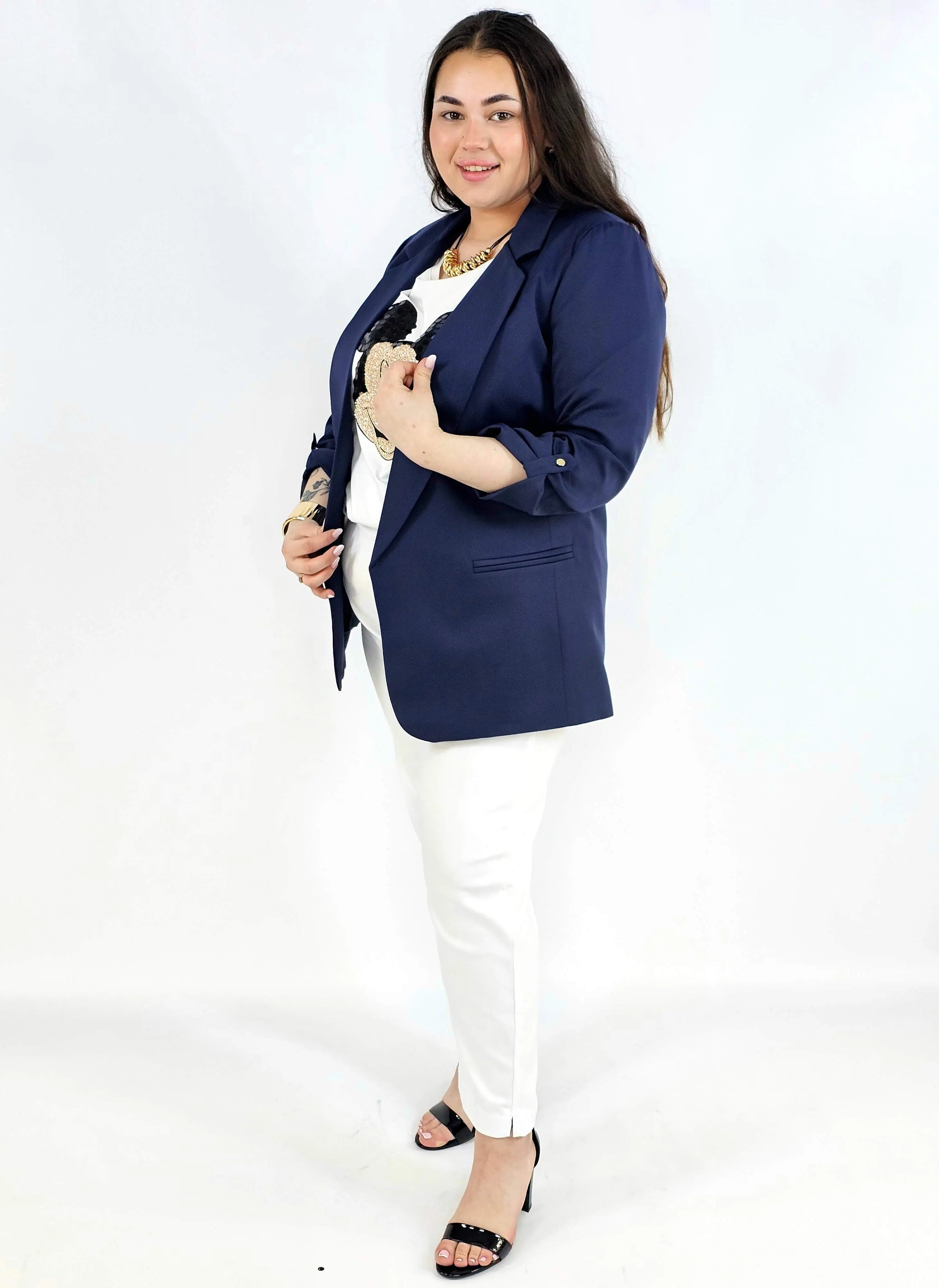 Marynarka plus size – elegancja, która pasuje do każdej stylizacji. Stylowa XL