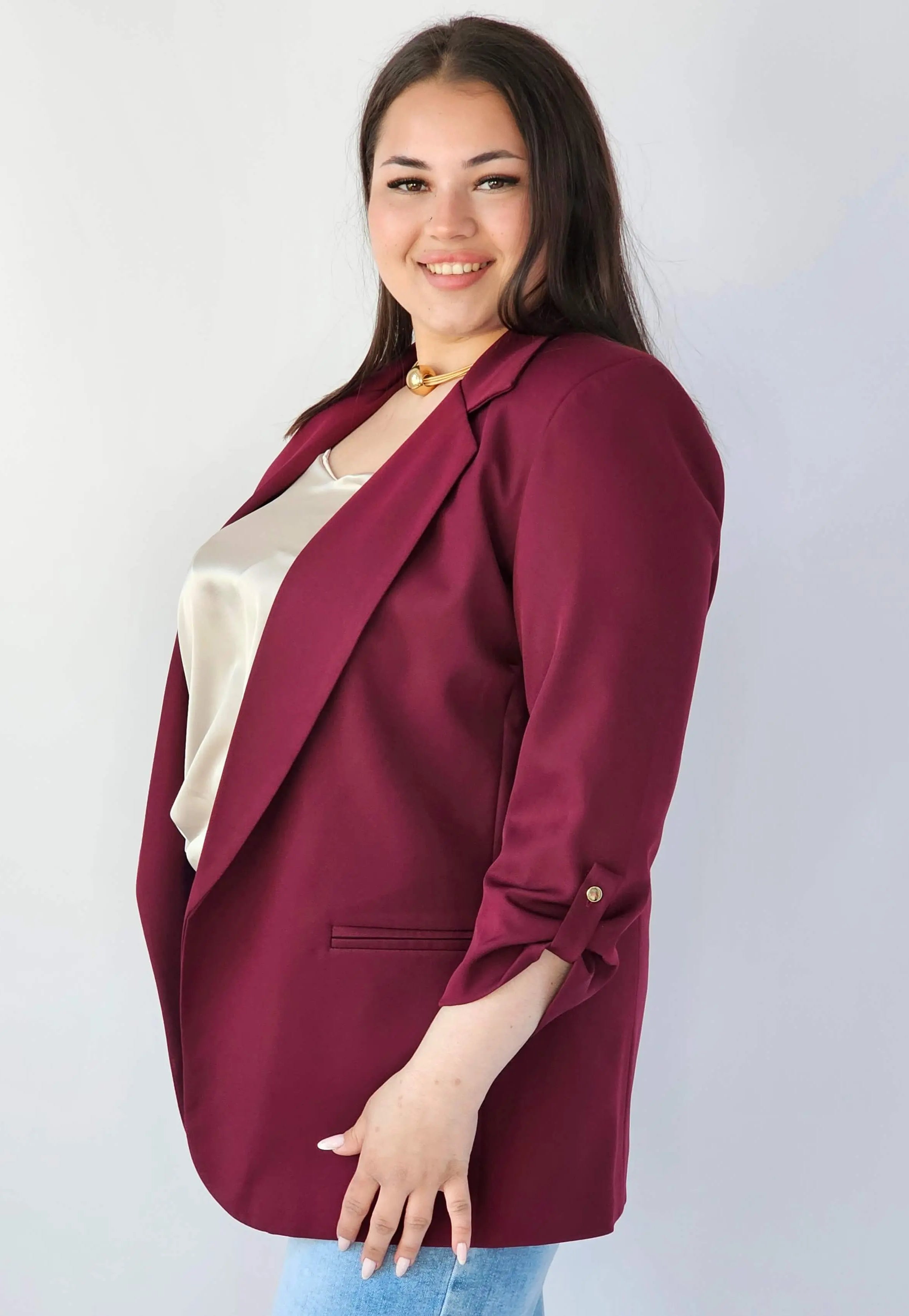 Marynarka plus size – elegancja, która pasuje do każdej stylizacji. Stylowa XL