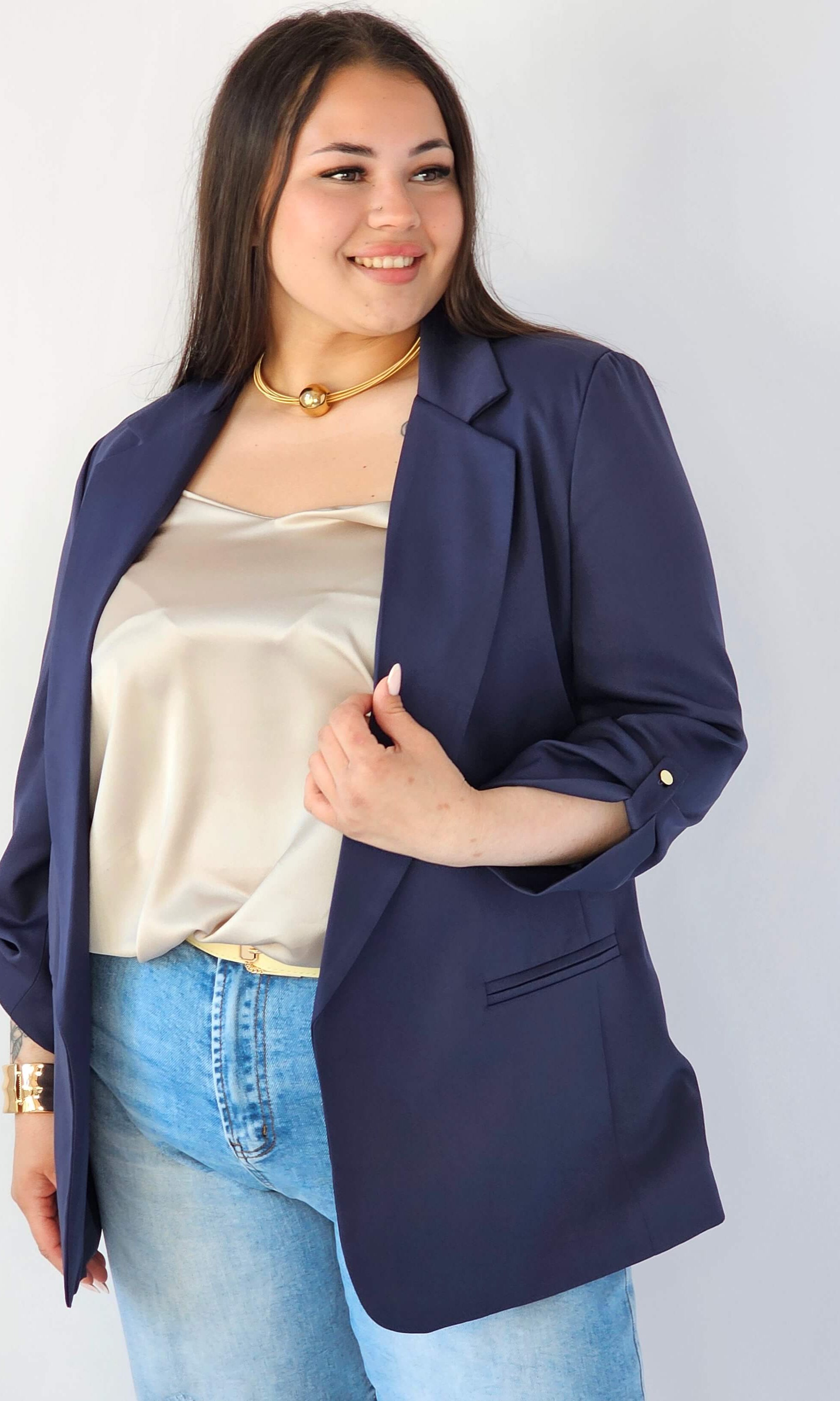 Marynarka plus size – elegancja, która pasuje do każdej stylizacji. Stylowa XL
