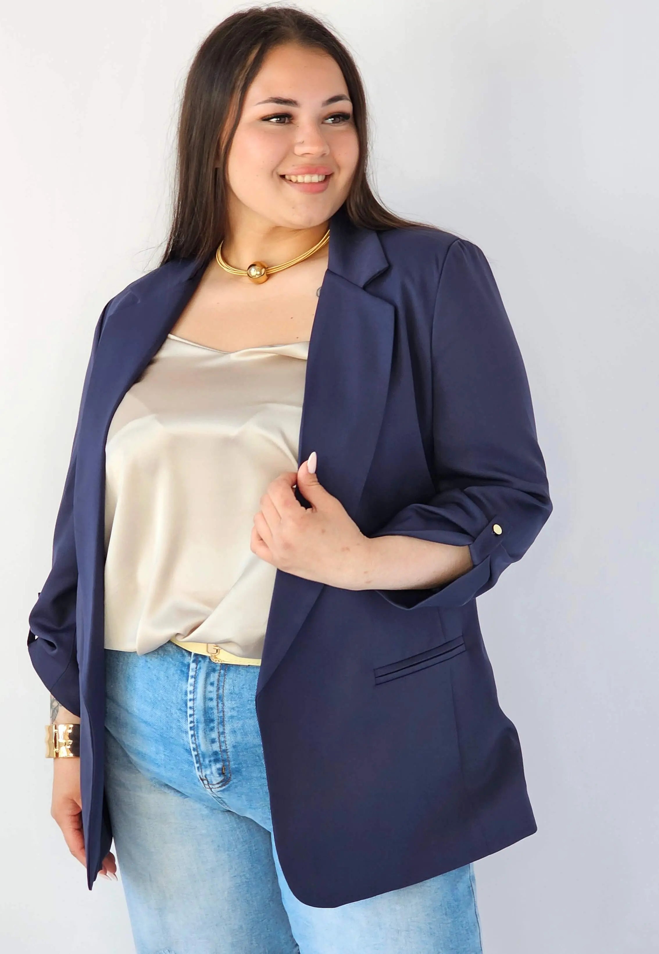 Marynarka plus size – elegancja, która pasuje do każdej stylizacji. Stylowa XL