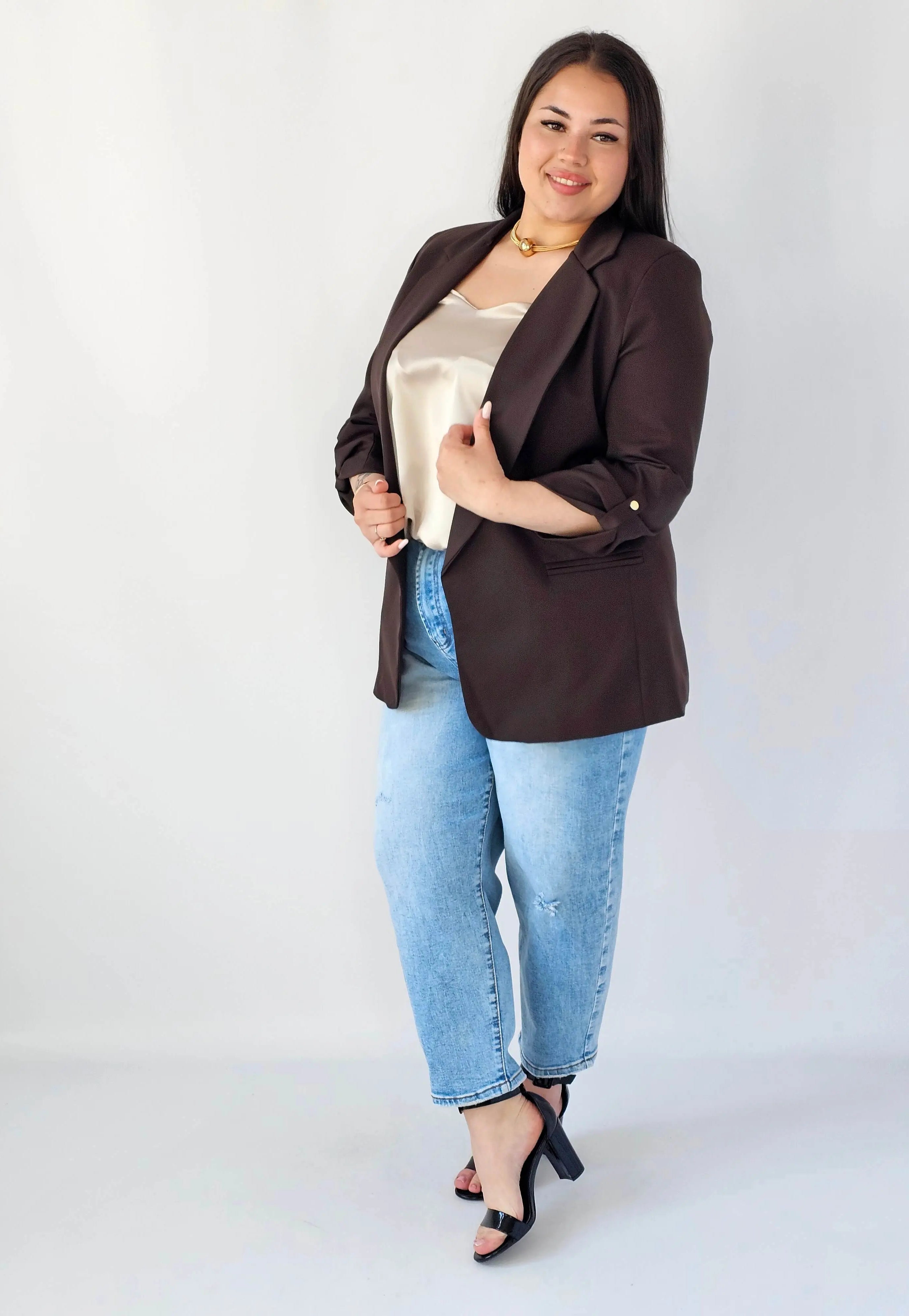 Marynarka plus size – elegancja, która pasuje do każdej stylizacji. Stylowa XL
