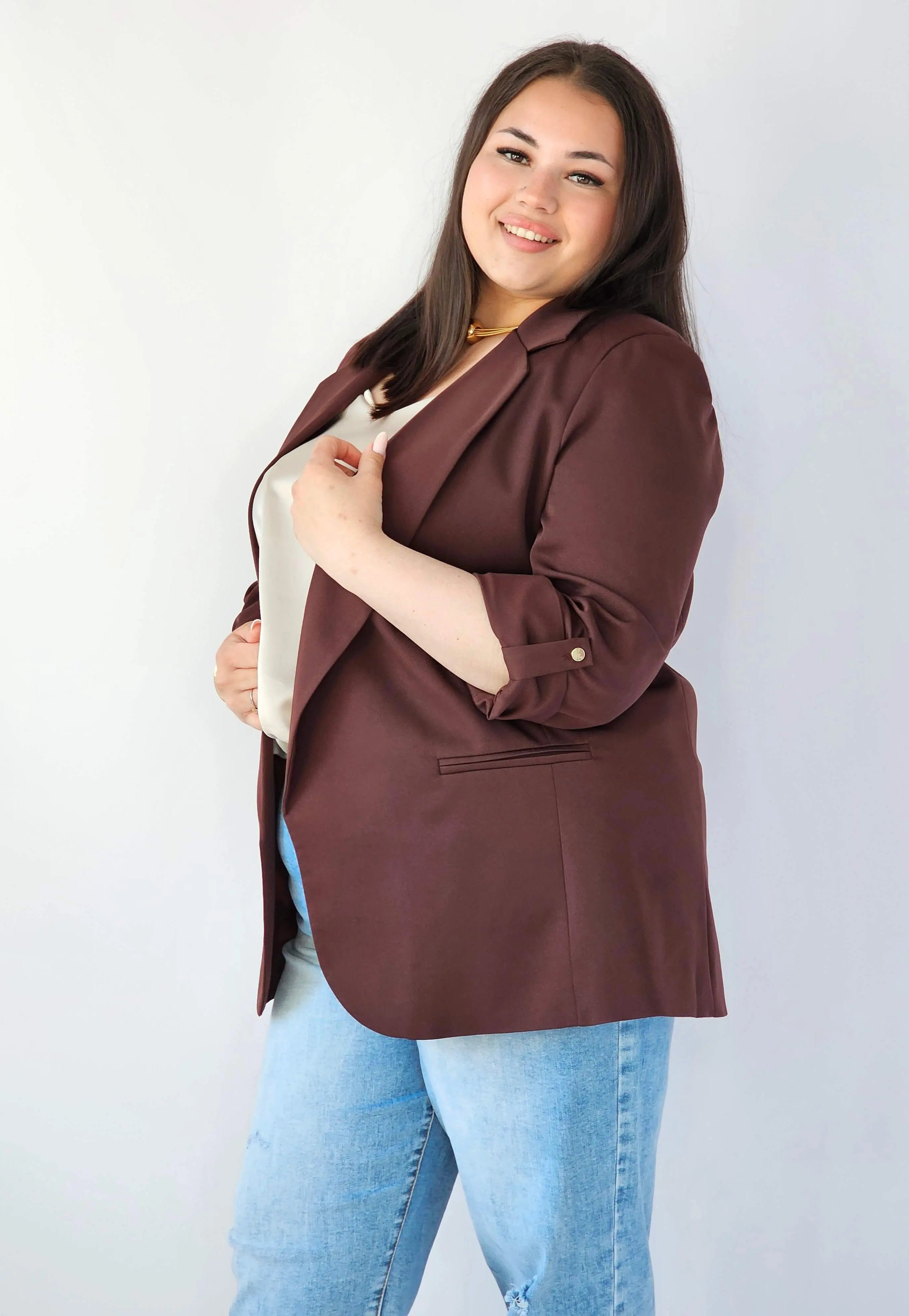 Marynarka plus size – elegancja, która pasuje do każdej stylizacji. Stylowa XL