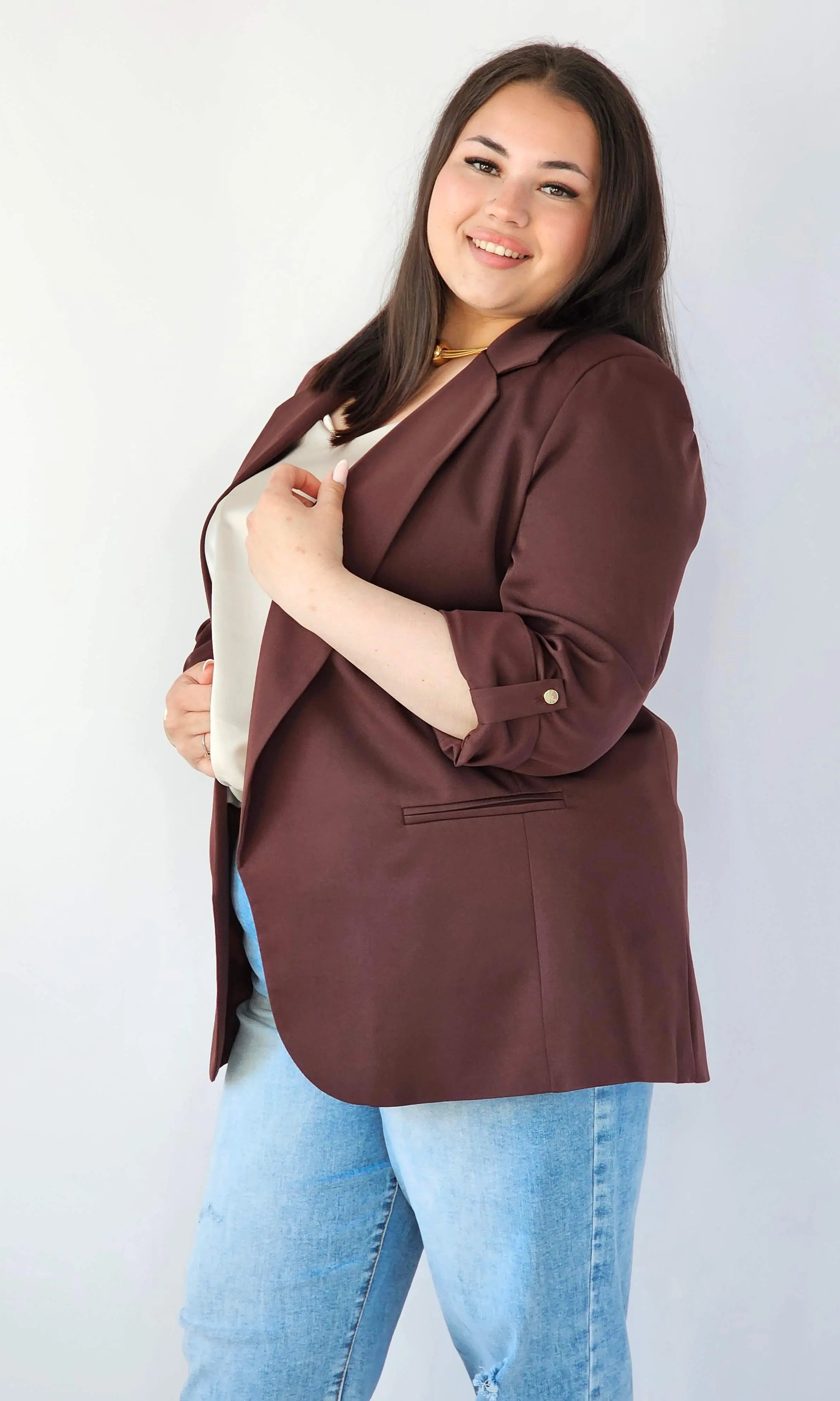Marynarka plus size – elegancja, która pasuje do każdej stylizacji. Stylowa XL