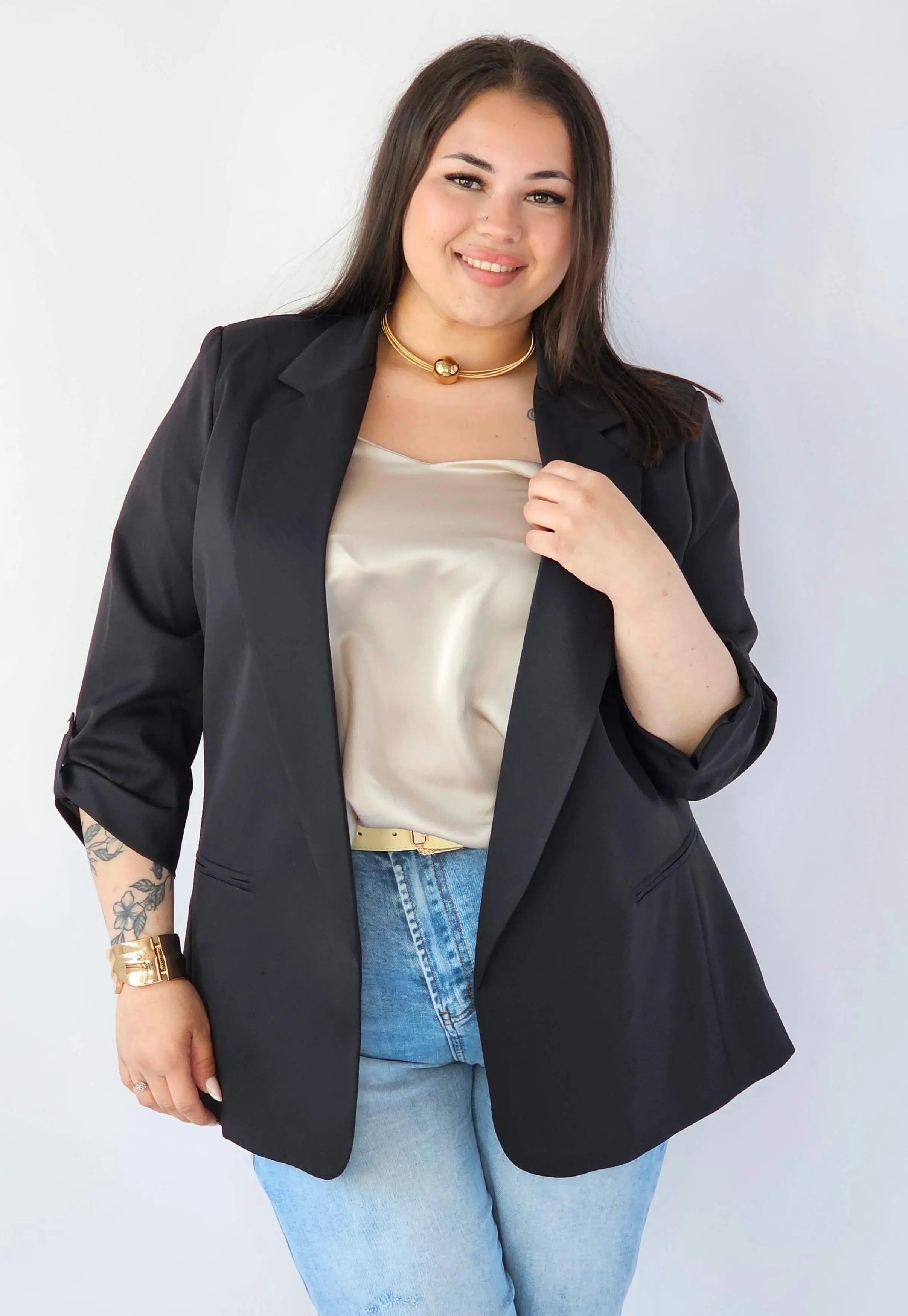 Marynarka plus size – elegancja, która pasuje do każdej stylizacji. Stylowa XL