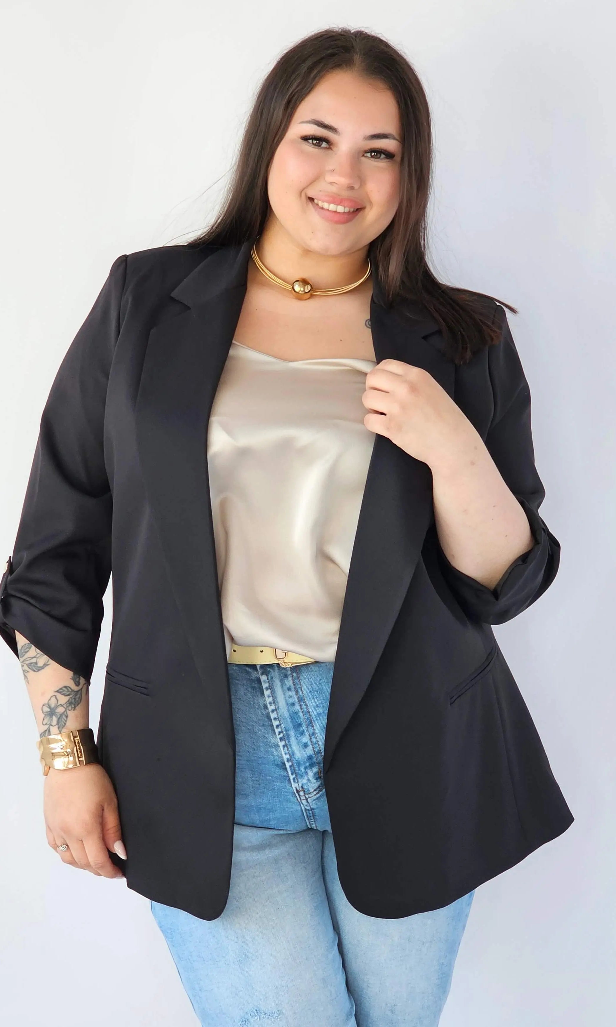 Marynarka plus size – elegancja, która pasuje do każdej stylizacji. Stylowa XL