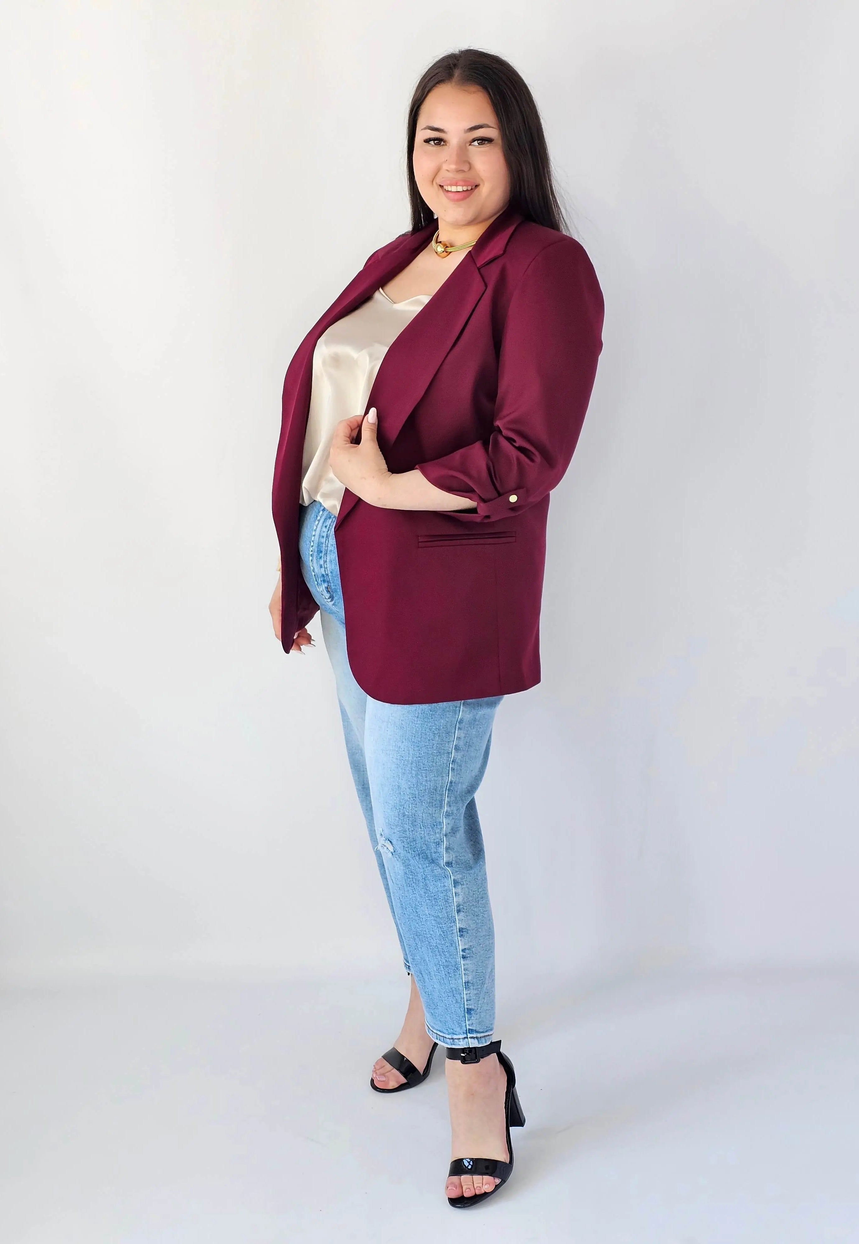 Marynarka plus size – elegancja, która pasuje do każdej stylizacji. Stylowa XL