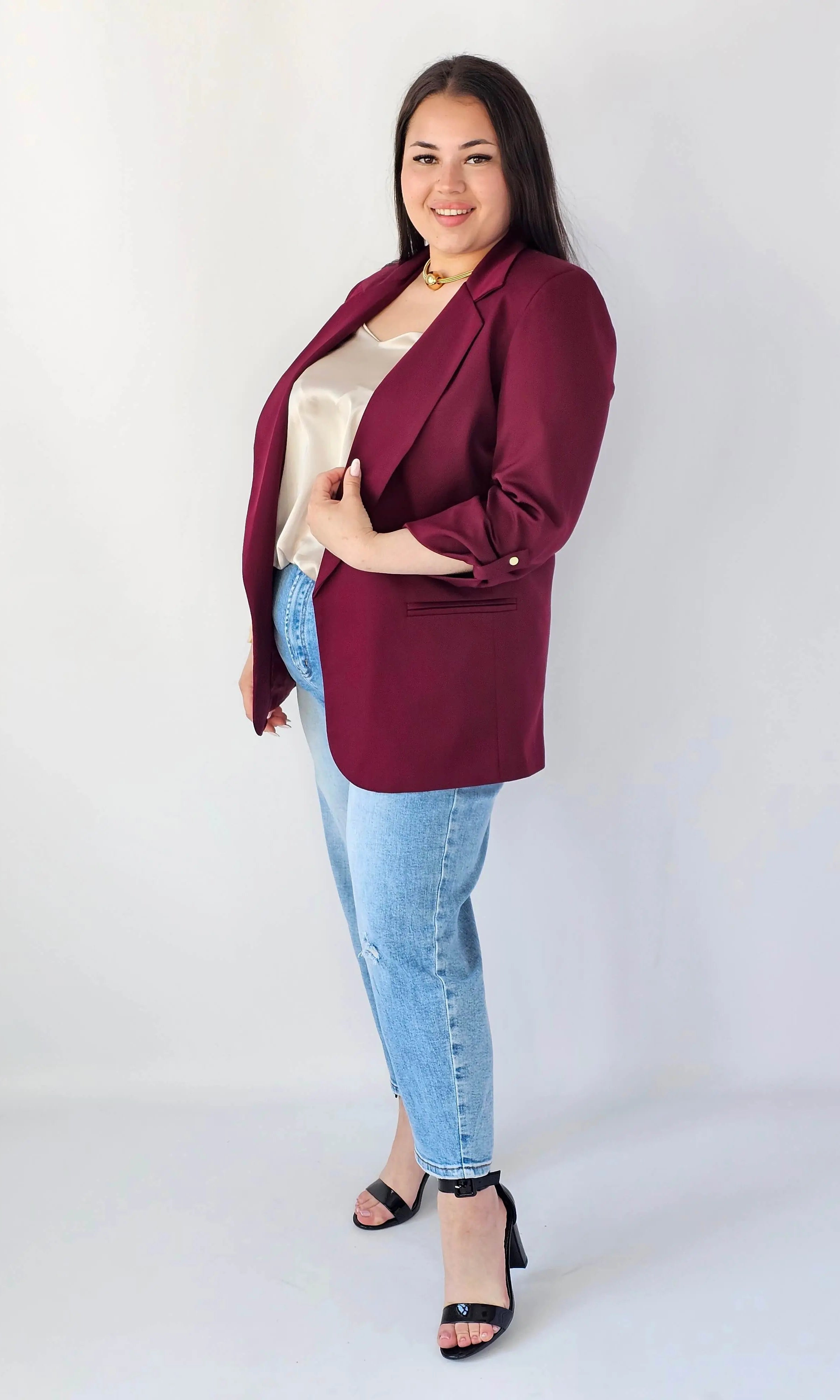 Marynarka plus size – elegancja, która pasuje do każdej stylizacji. Stylowa XL