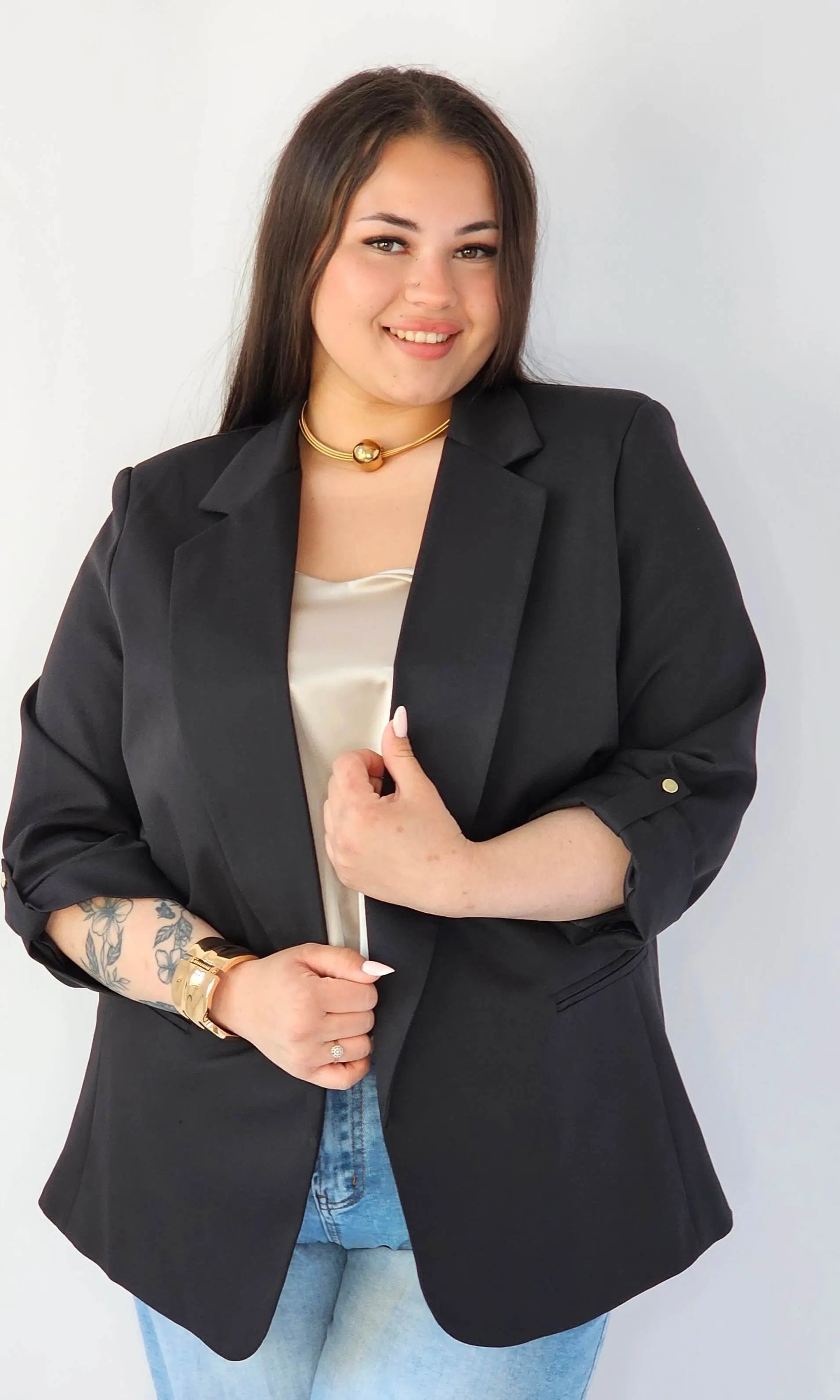 Marynarka plus size – elegancja, która pasuje do każdej stylizacji. Stylowa XL