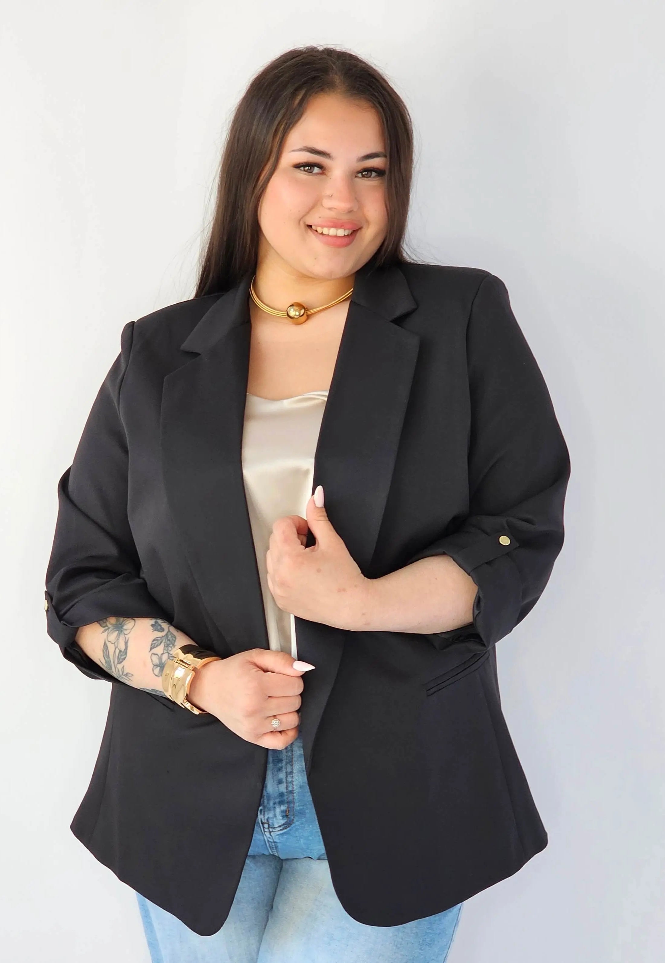 Marynarka plus size – elegancja, która pasuje do każdej stylizacji. Stylowa XL