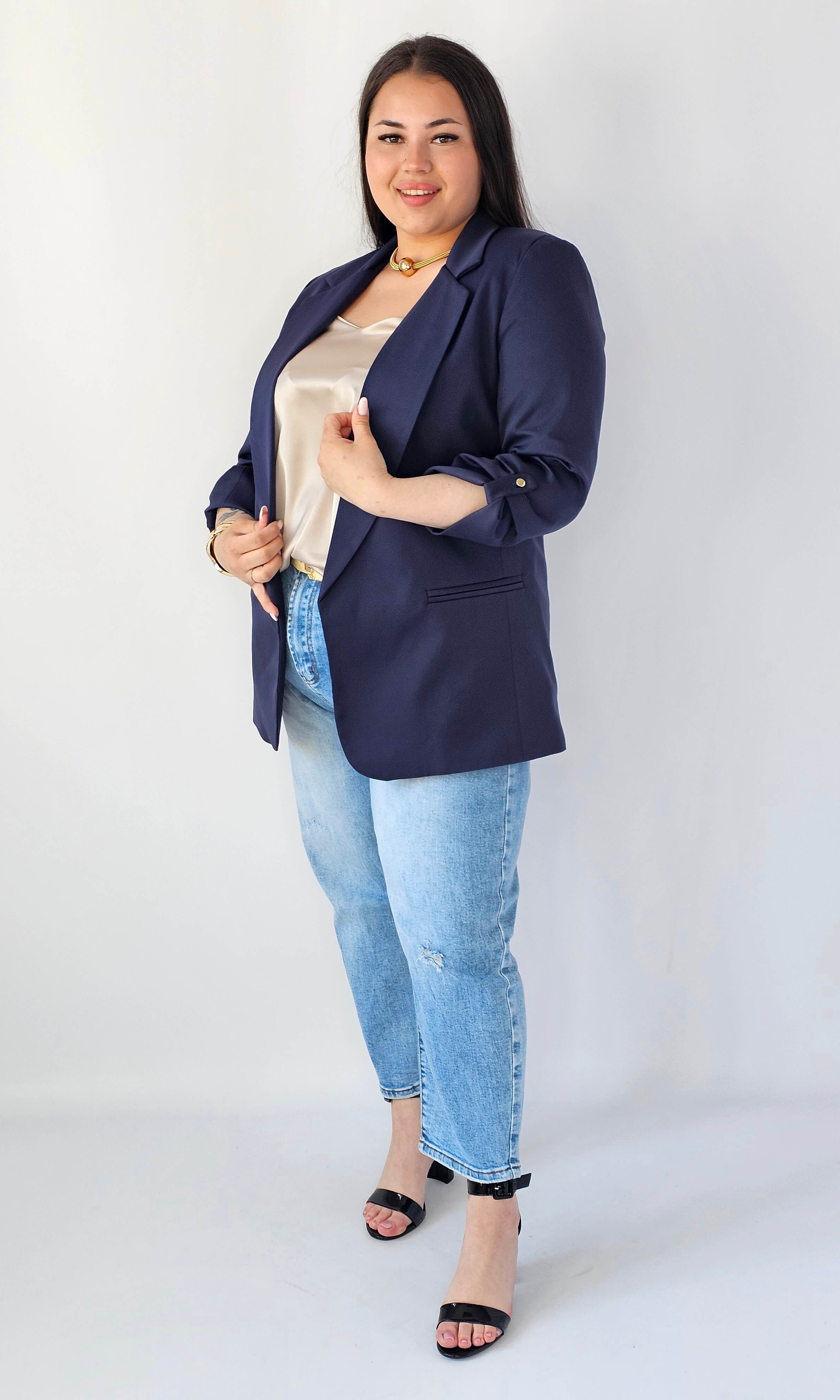 Marynarka plus size – elegancja, która pasuje do każdej stylizacji. Stylowa XL