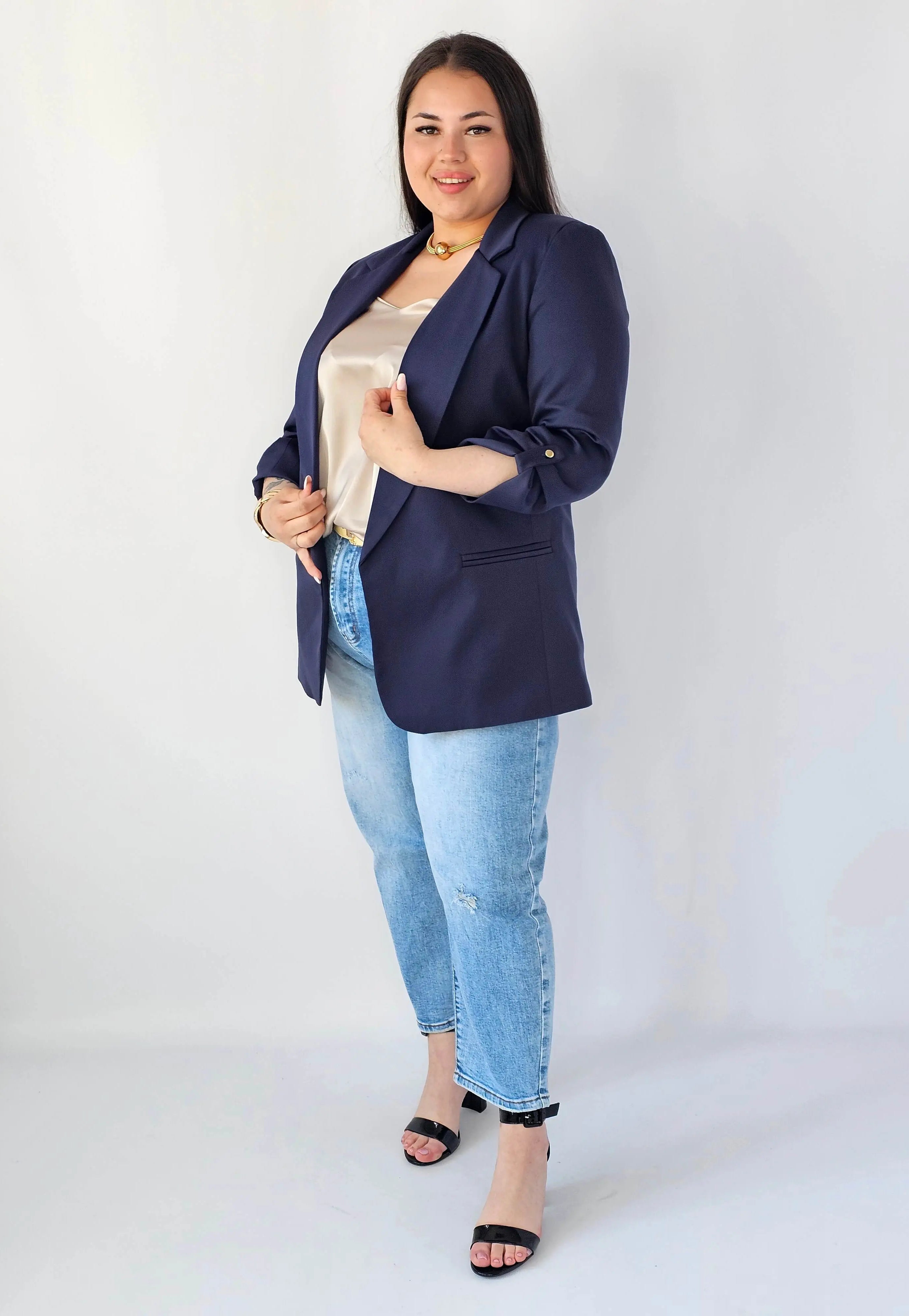 Marynarka plus size – elegancja, która pasuje do każdej stylizacji. Stylowa XL