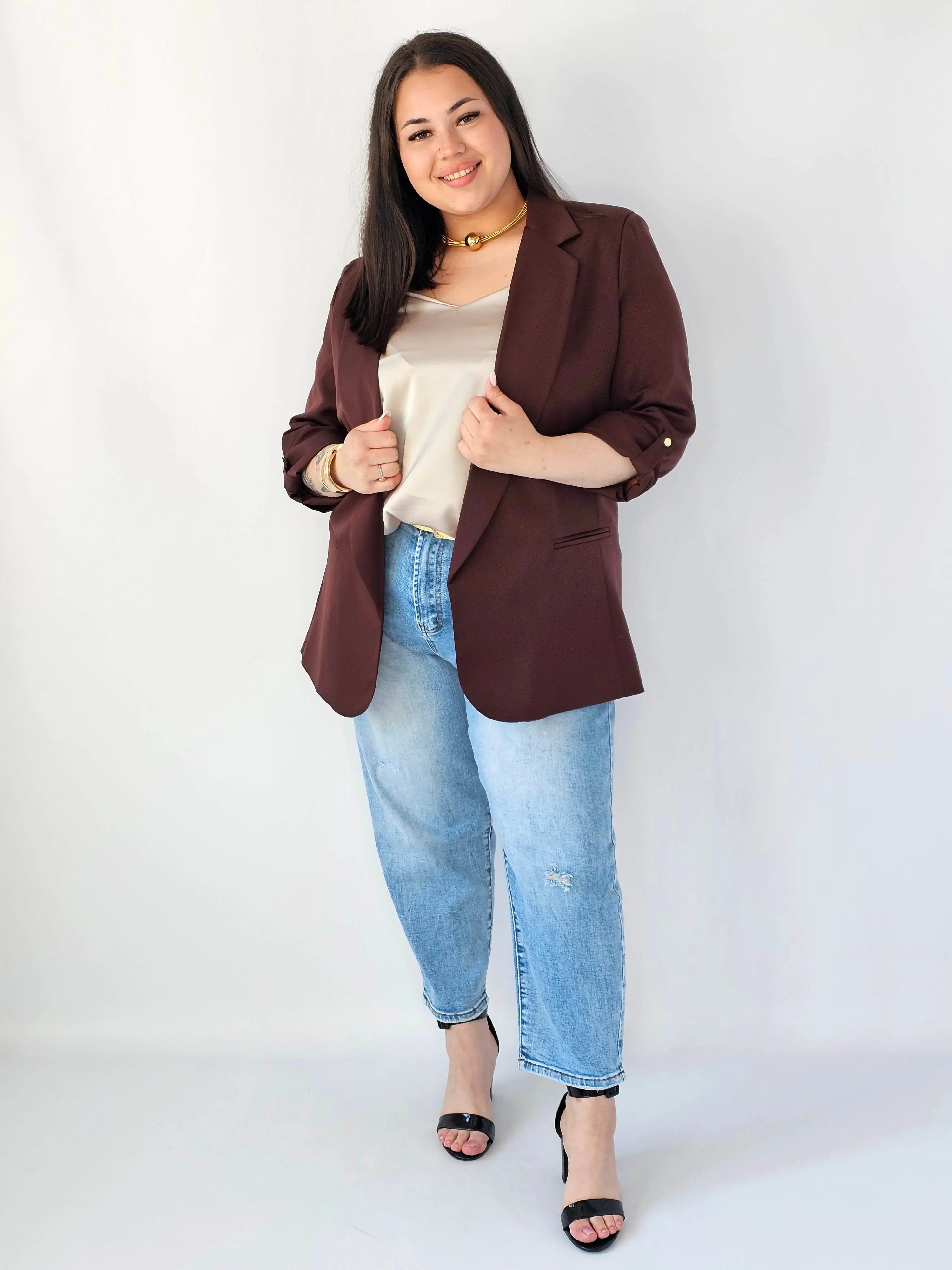 Marynarka plus size – elegancja, która pasuje do każdej stylizacji. Stylowa XL