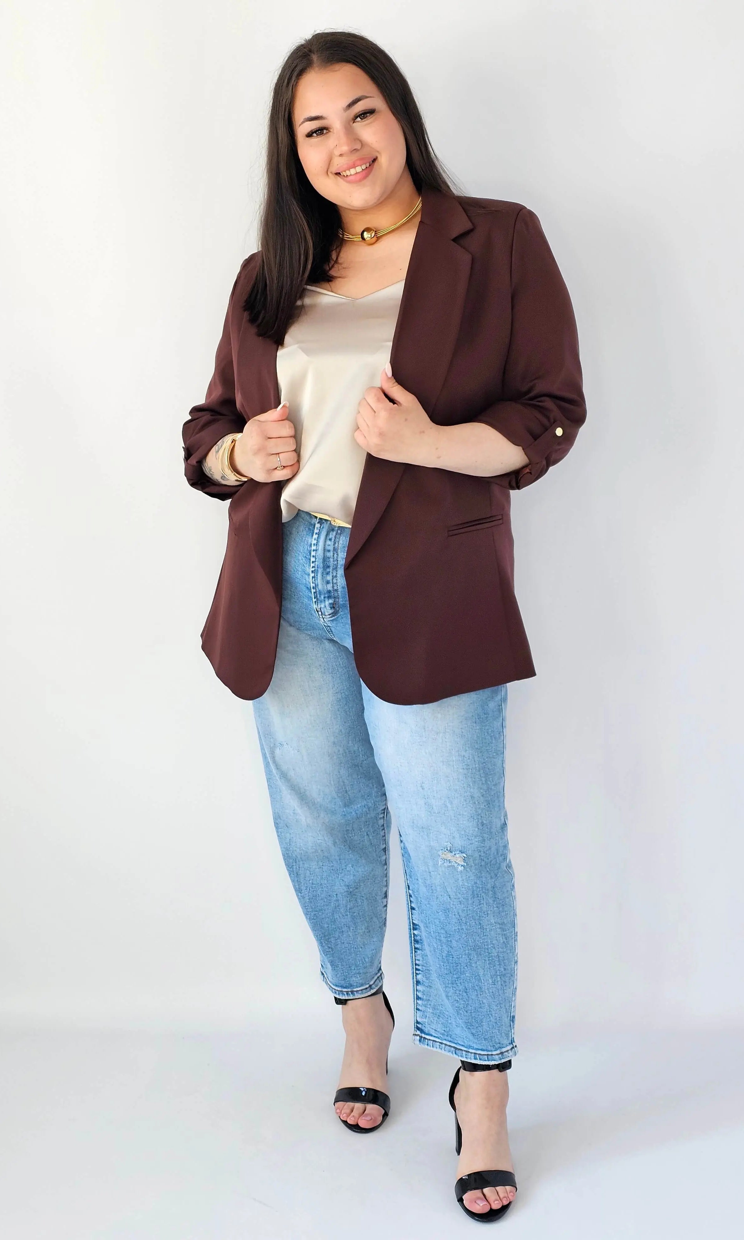 Marynarka plus size – elegancja, która pasuje do każdej stylizacji. Stylowa XL