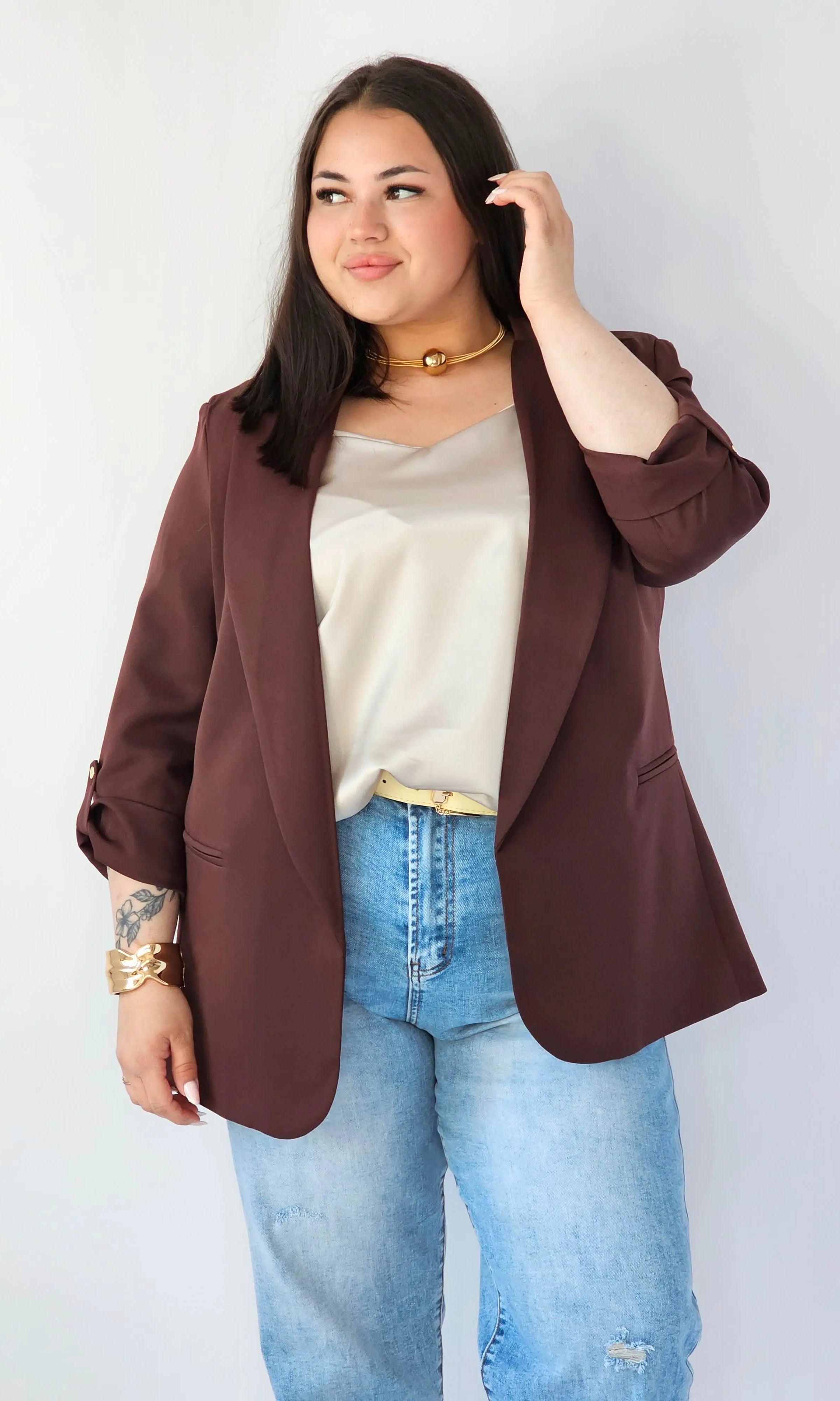 Marynarka plus size – elegancja, która pasuje do każdej stylizacji. Stylowa XL