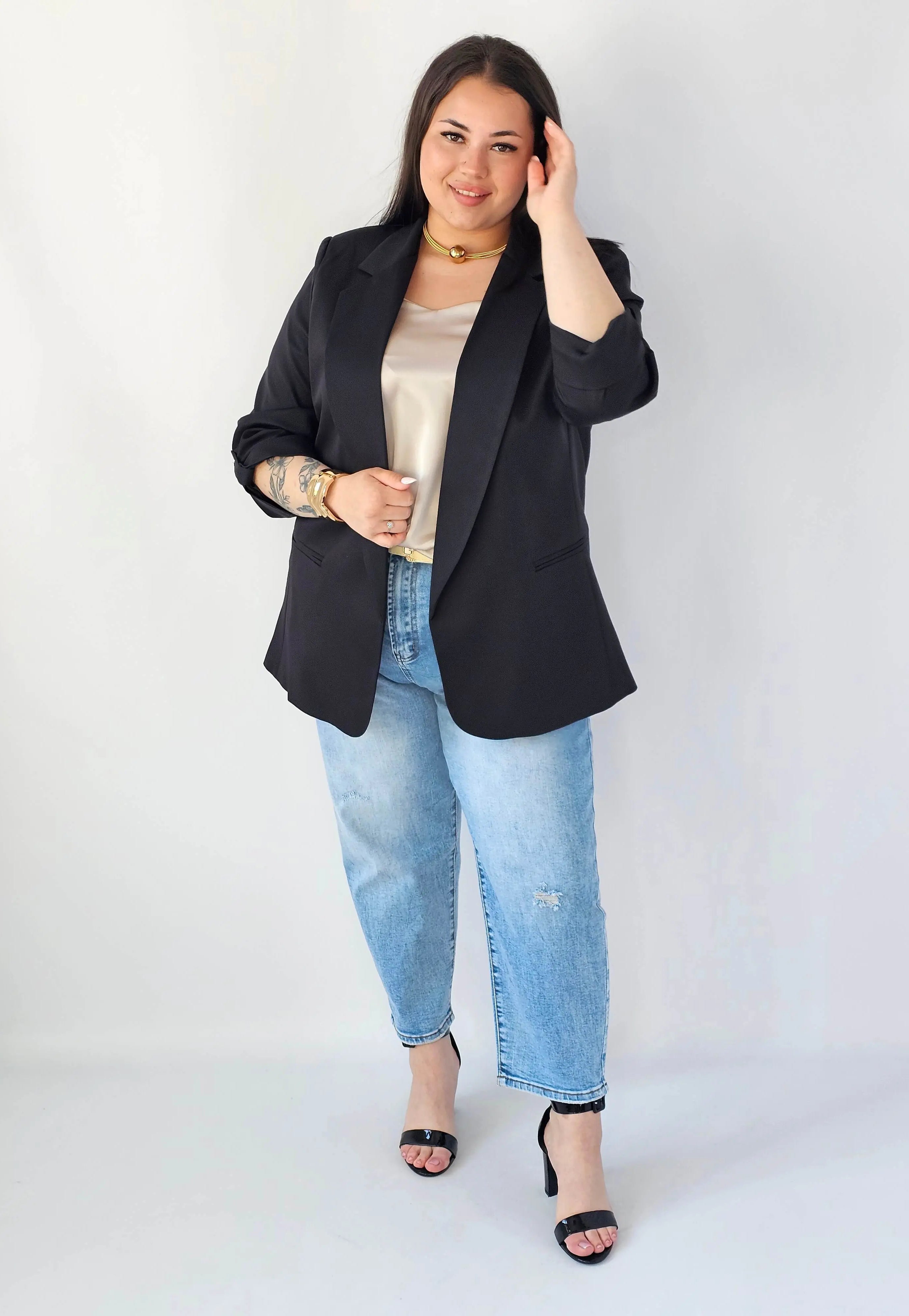 Marynarka plus size – elegancja, która pasuje do każdej stylizacji. Stylowa XL