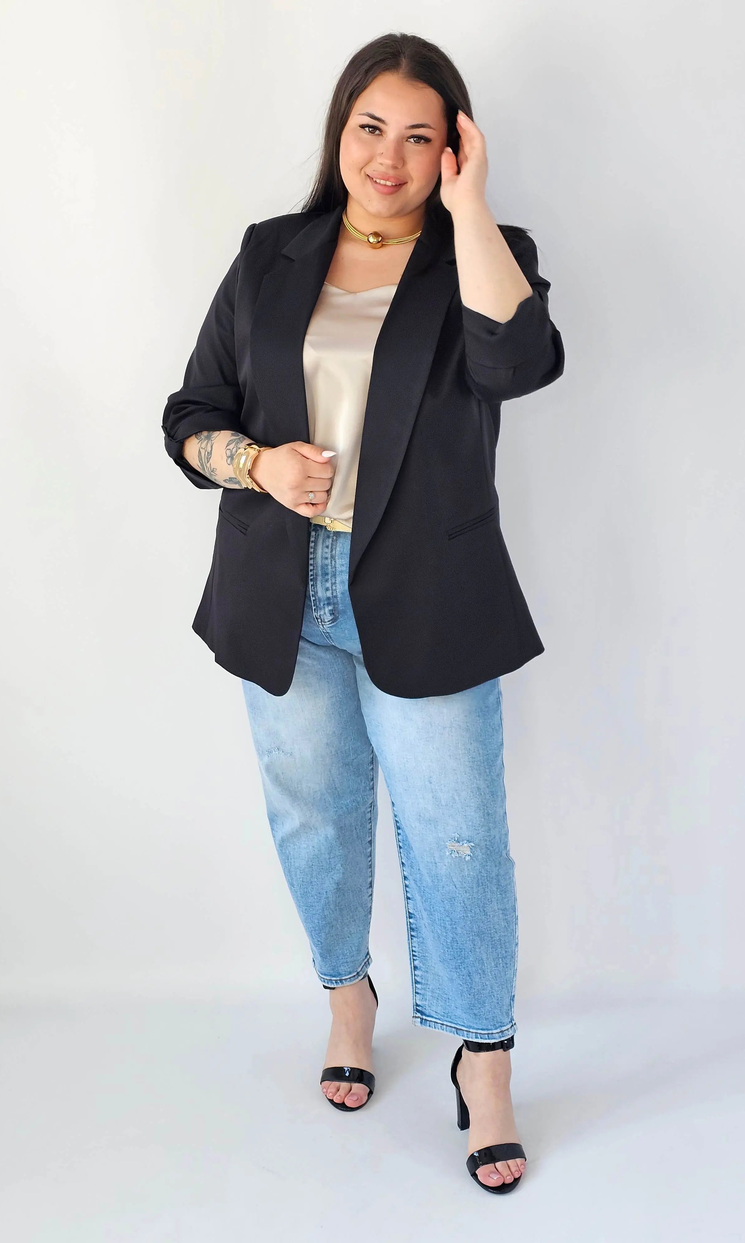 Marynarka plus size – elegancja, która pasuje do każdej stylizacji. Stylowa XL