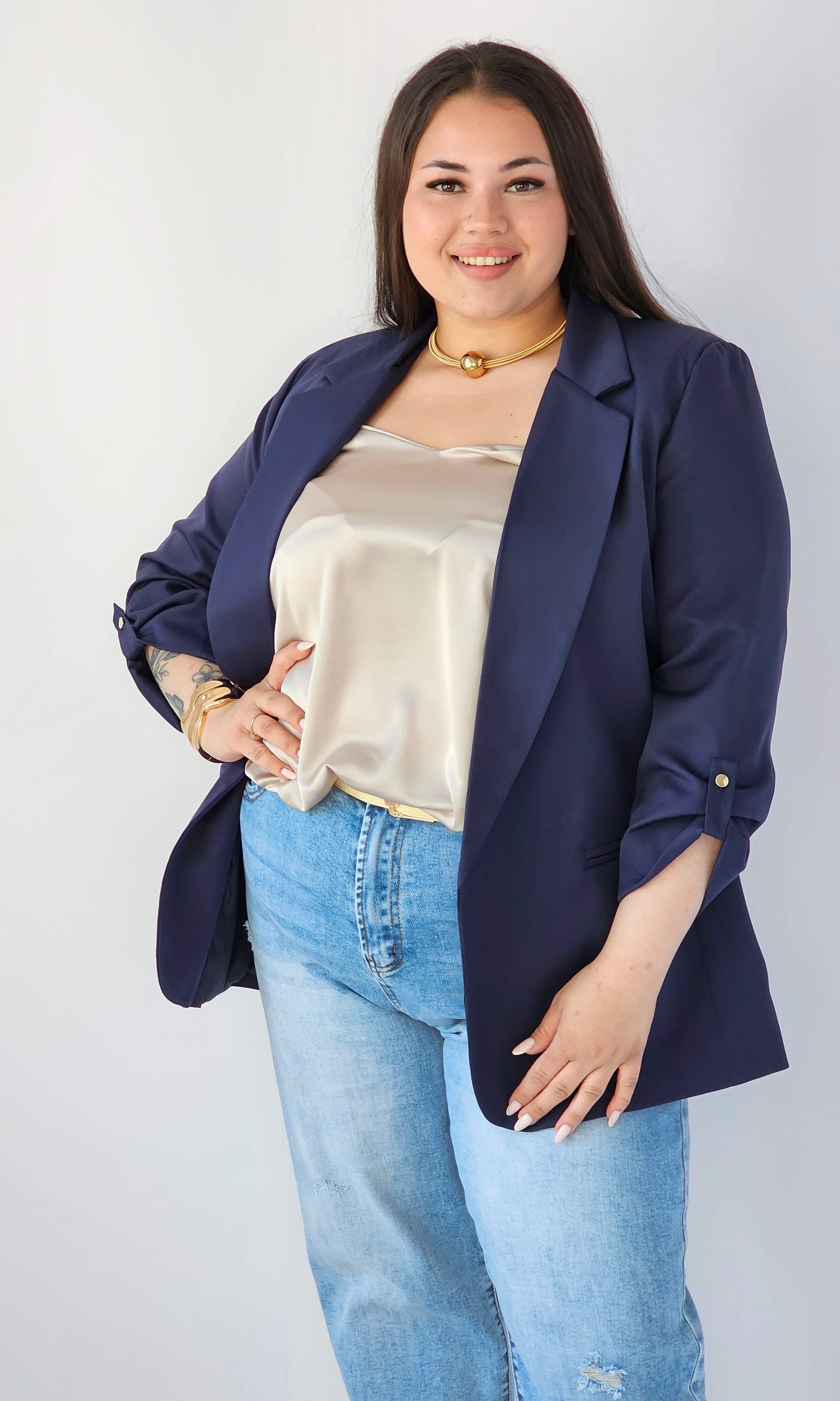 Marynarka plus size – elegancja, która pasuje do każdej stylizacji. Stylowa XL