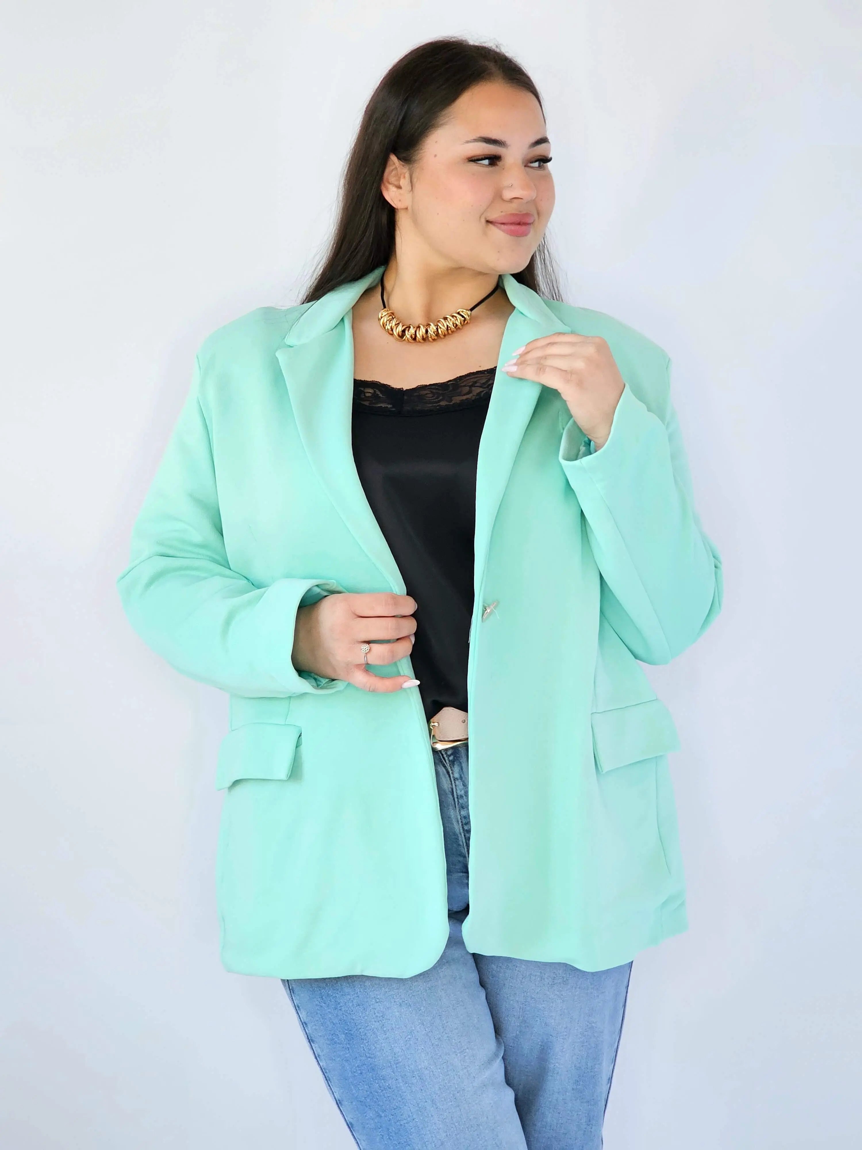 Marynarka plus size – elegancki fason dla kobiet XXL na każdą okazję Stylowa XL